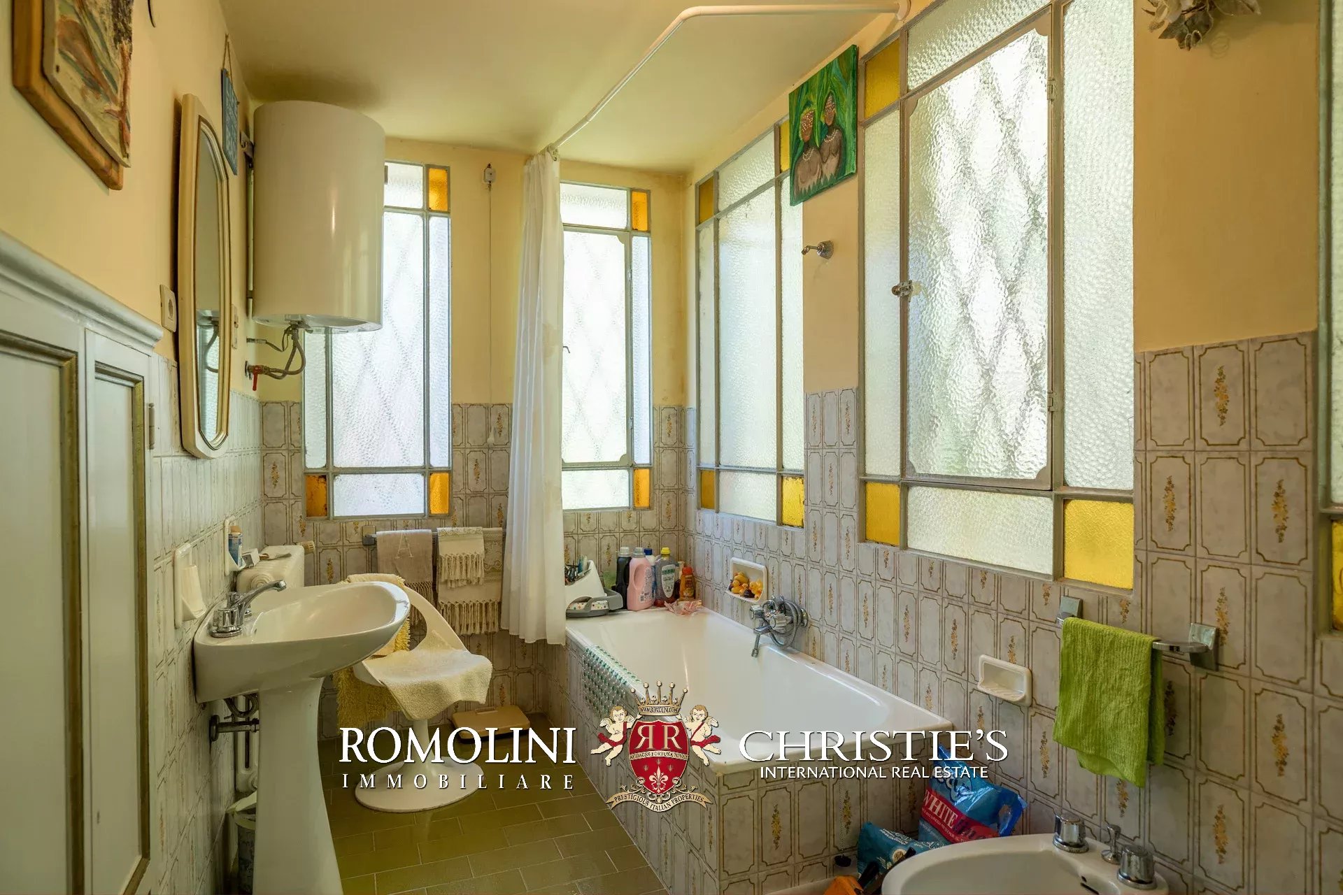 8 Bedroom Villa/Townhouse's Image 94