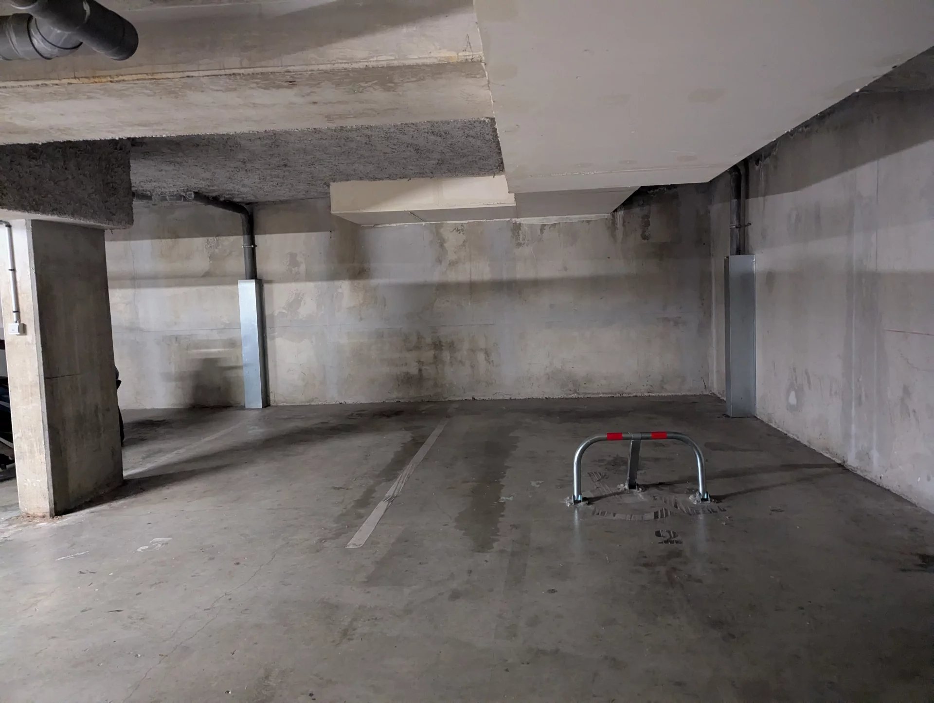 A VENDRE : PARKING SOUS-SOL - EMBOUCHURE/PONTS JUMEAUX