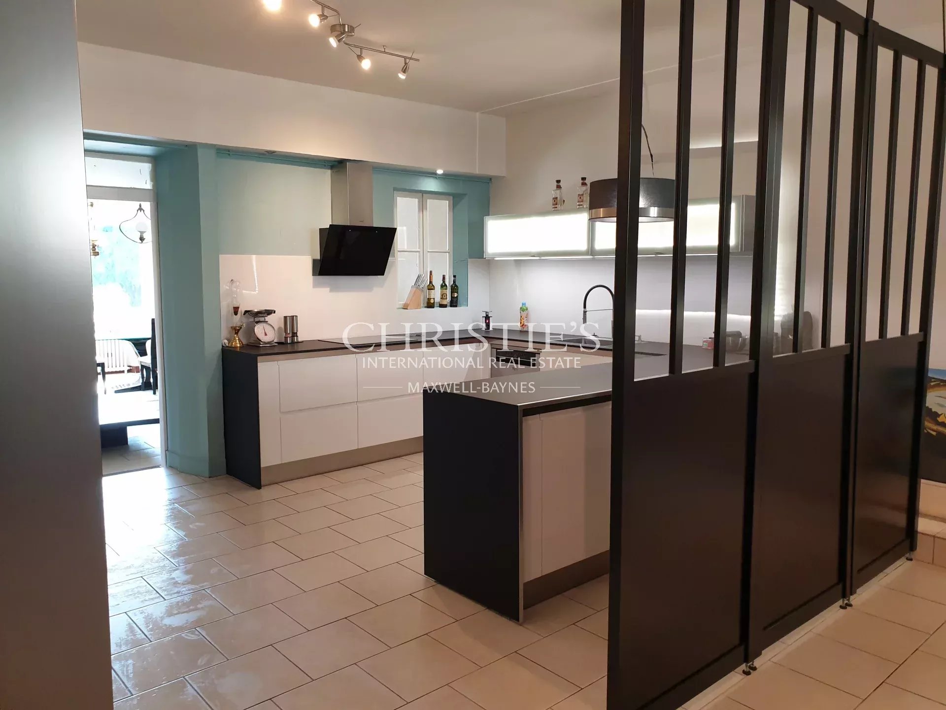 7 Bedroom Vineyard's Image 7