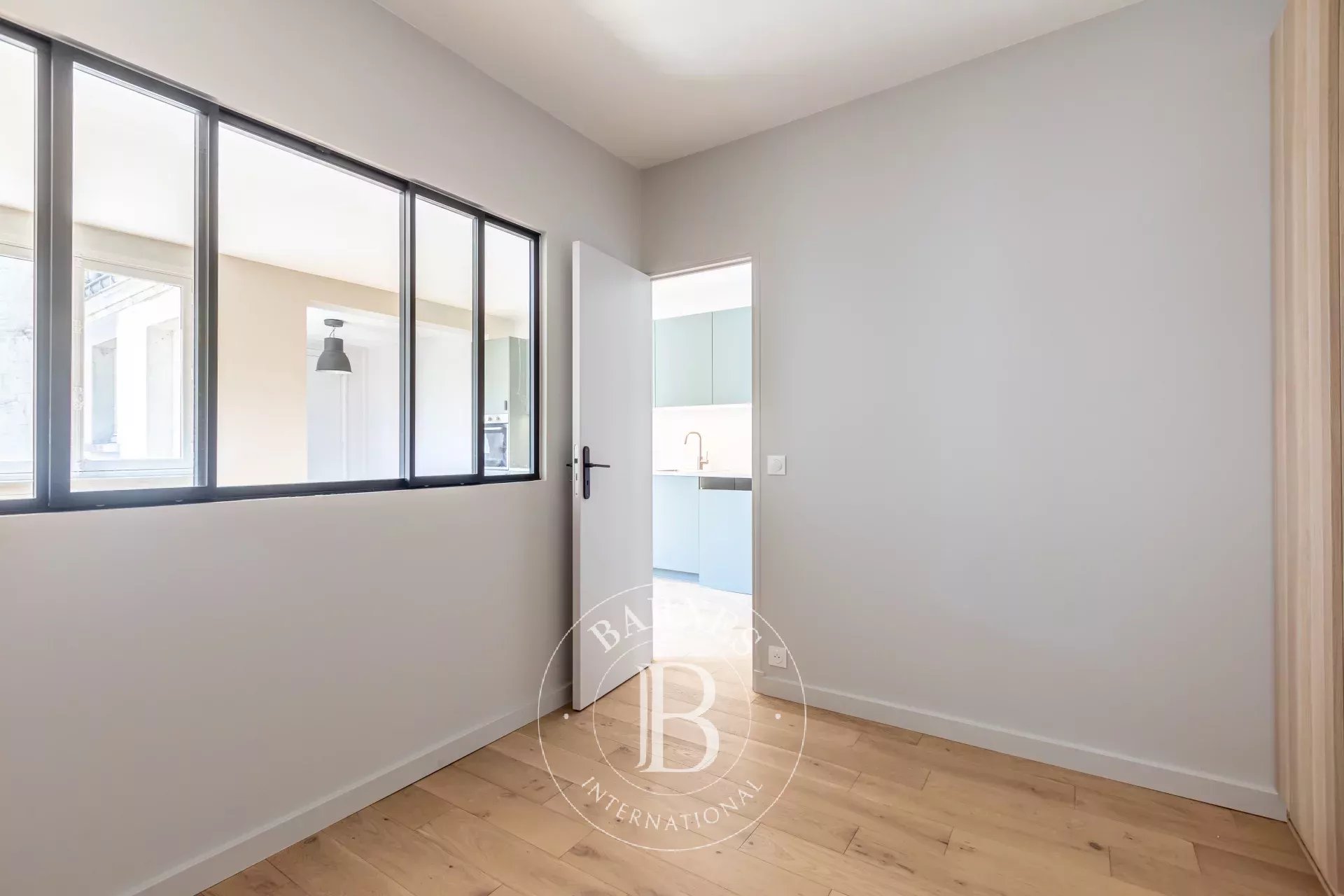 Daire Paris 8ème - picture 7