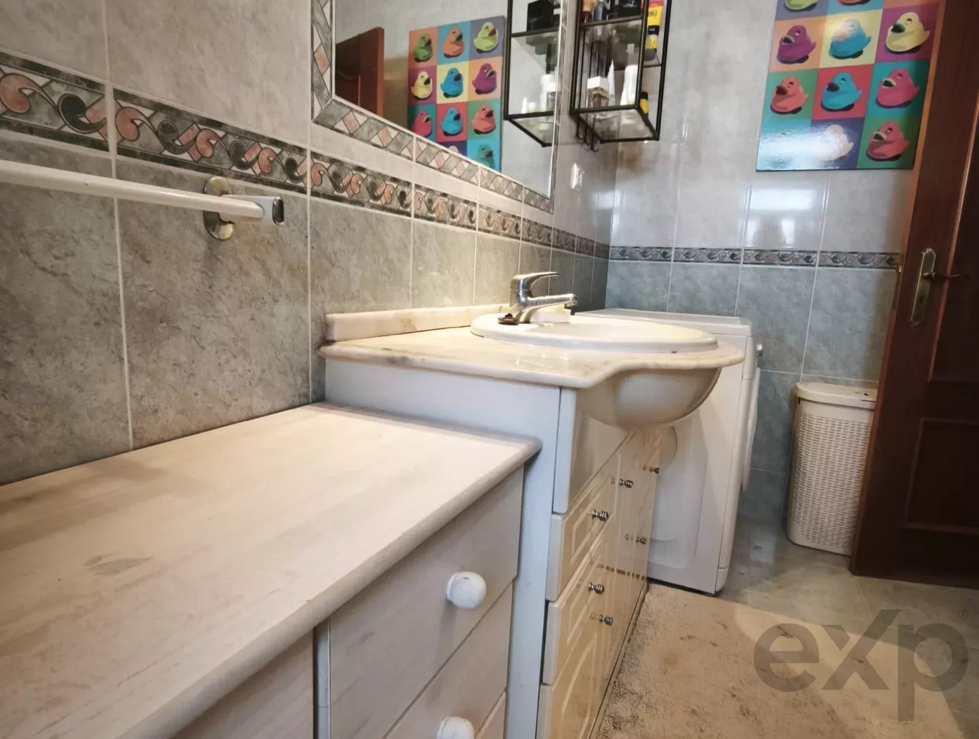 Converted T2 last floor apartment – Alvor, Portimão 8500-451 image 16