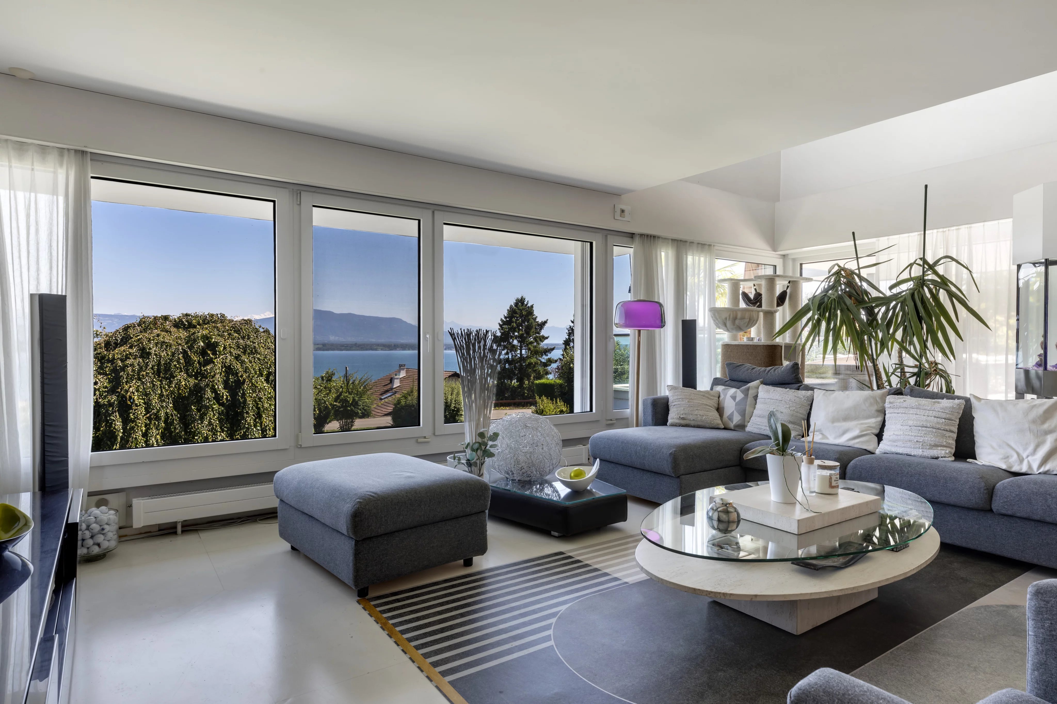 Belle villa avec piscine et vue panoramique sur le Léman et les Alpes