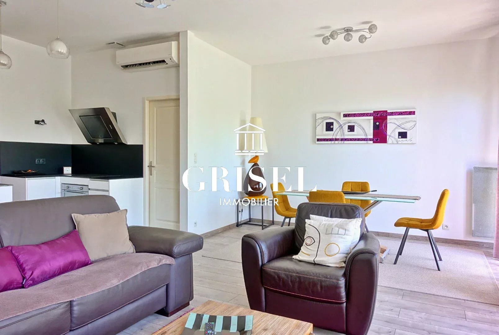 Stunning Bordeaux Apartment with Modern Amenities