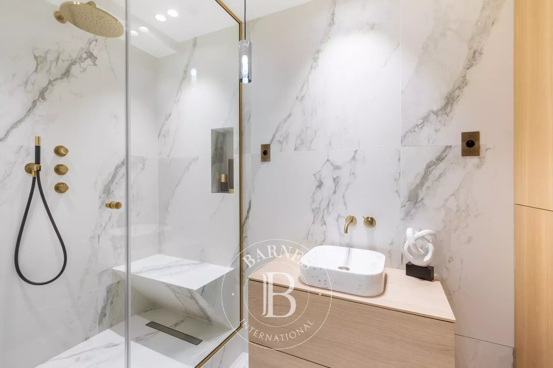 Paris 16 - Victor Hugo - 2-bed - fully renovated - air conditioned - picture 6
