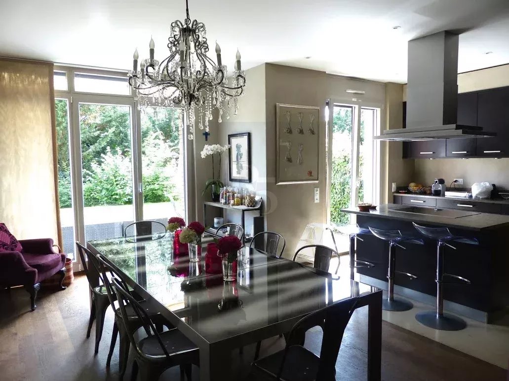 MAISON MITOYENNE AU CENTRE-VILLE – CHAMPEL — photo 1