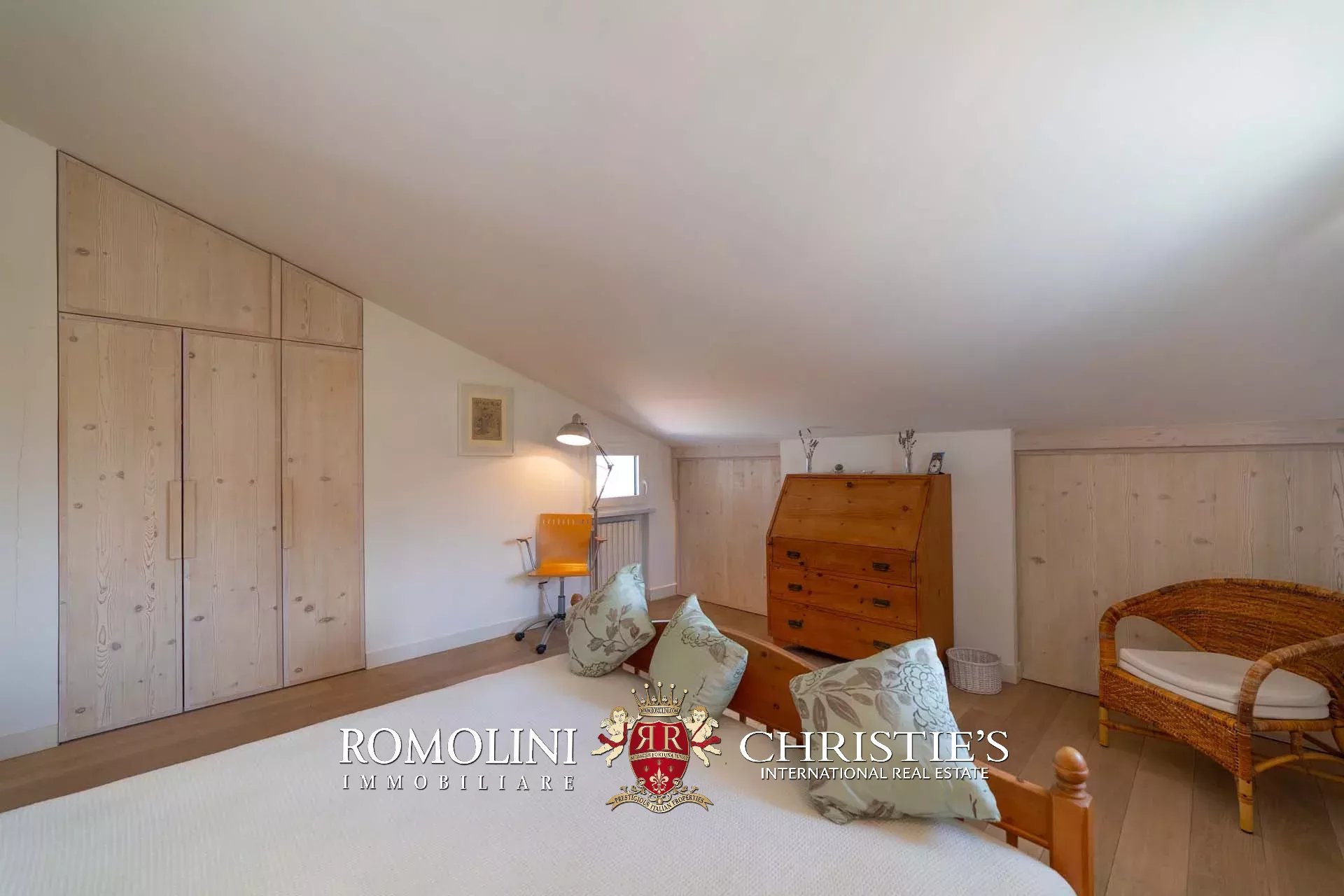 6 Bedroom Villa/Townhouse's Image 76