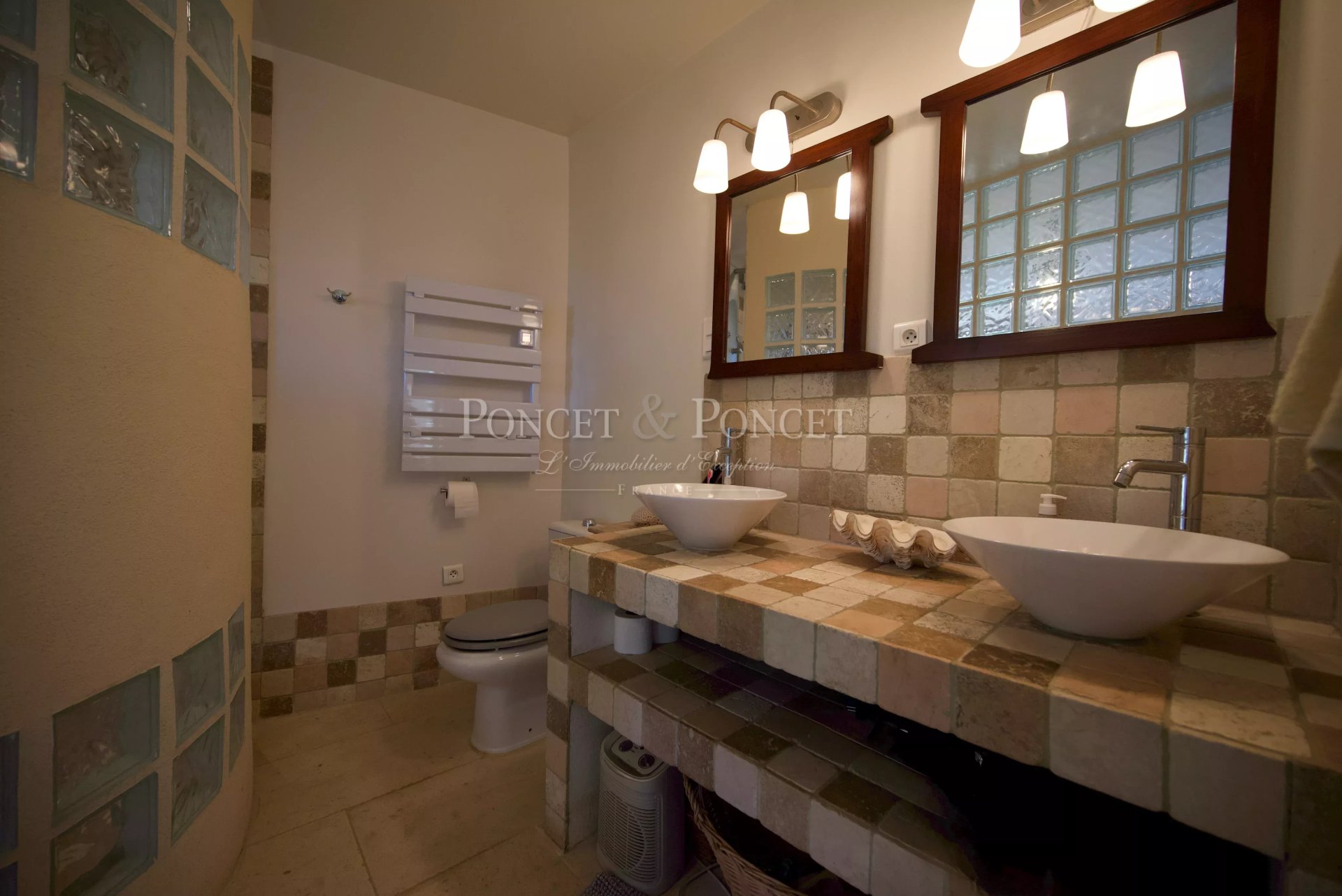 10 Bedroom Villa/Townhouse's Image 24