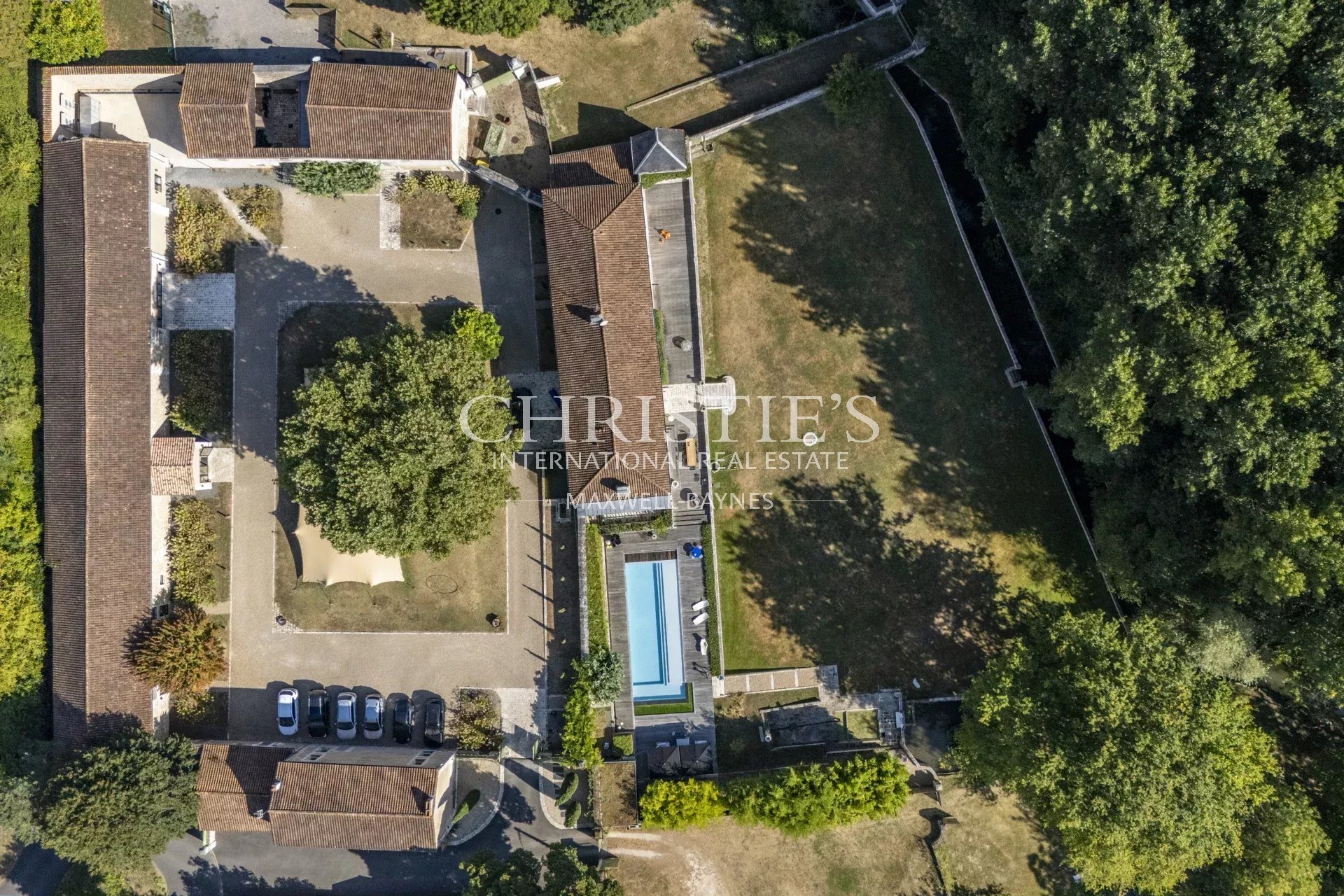 13 Bedroom Villa/Townhouse's Image 7