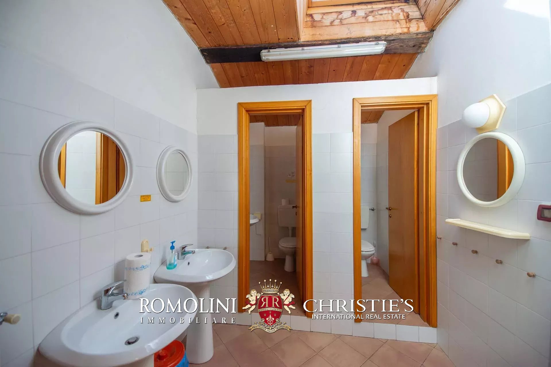 10 Bedroom Villa/Townhouse's Image 16