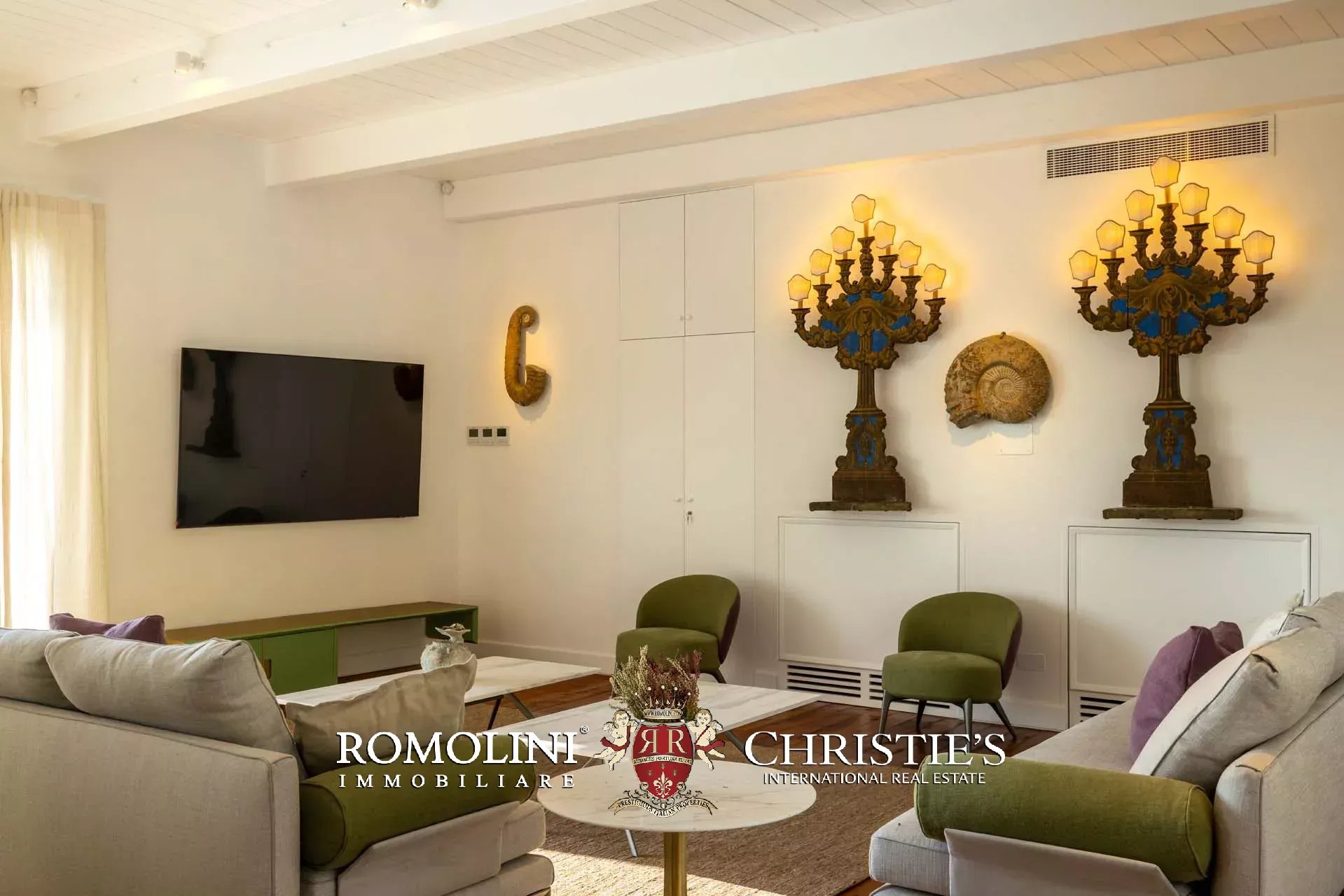 8 Bedroom Villa/Townhouse's Image 69