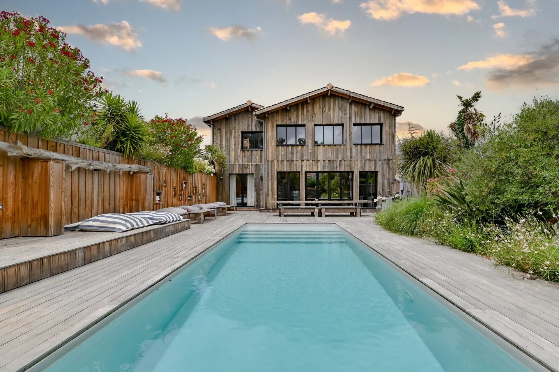 VILLA “PHARE” WITH POOL, LOCATED IN THE HEART OF CAP FERRET – 6 BEDROOMS, UP TO 22 GUESTS - picture 2