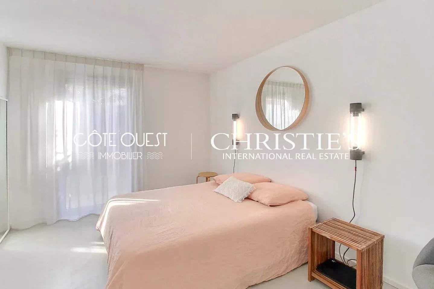8 Bedroom Villa/Townhouse's Image 8