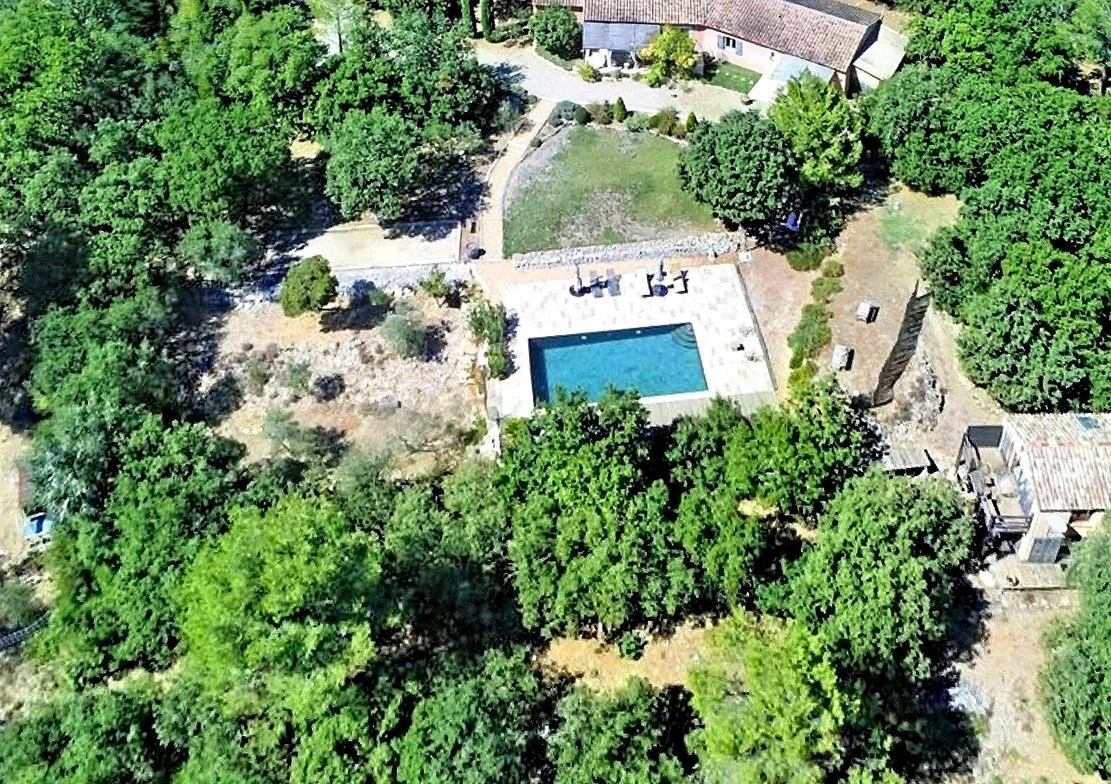 CORRENS – PRICE DROP: Exceptional estate of 210 m² with Gîte and Pool