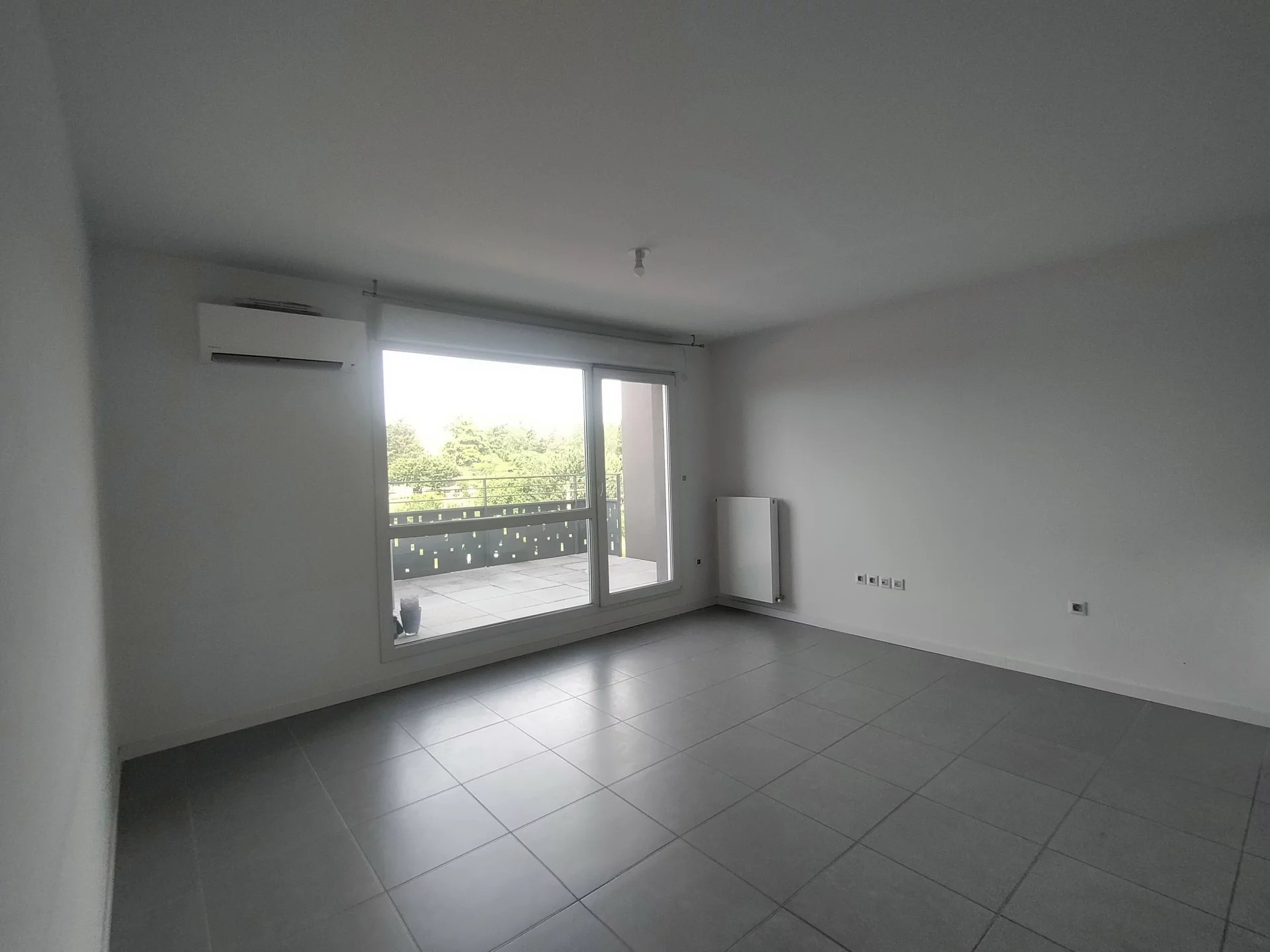 85858898 Location Vénissieux
