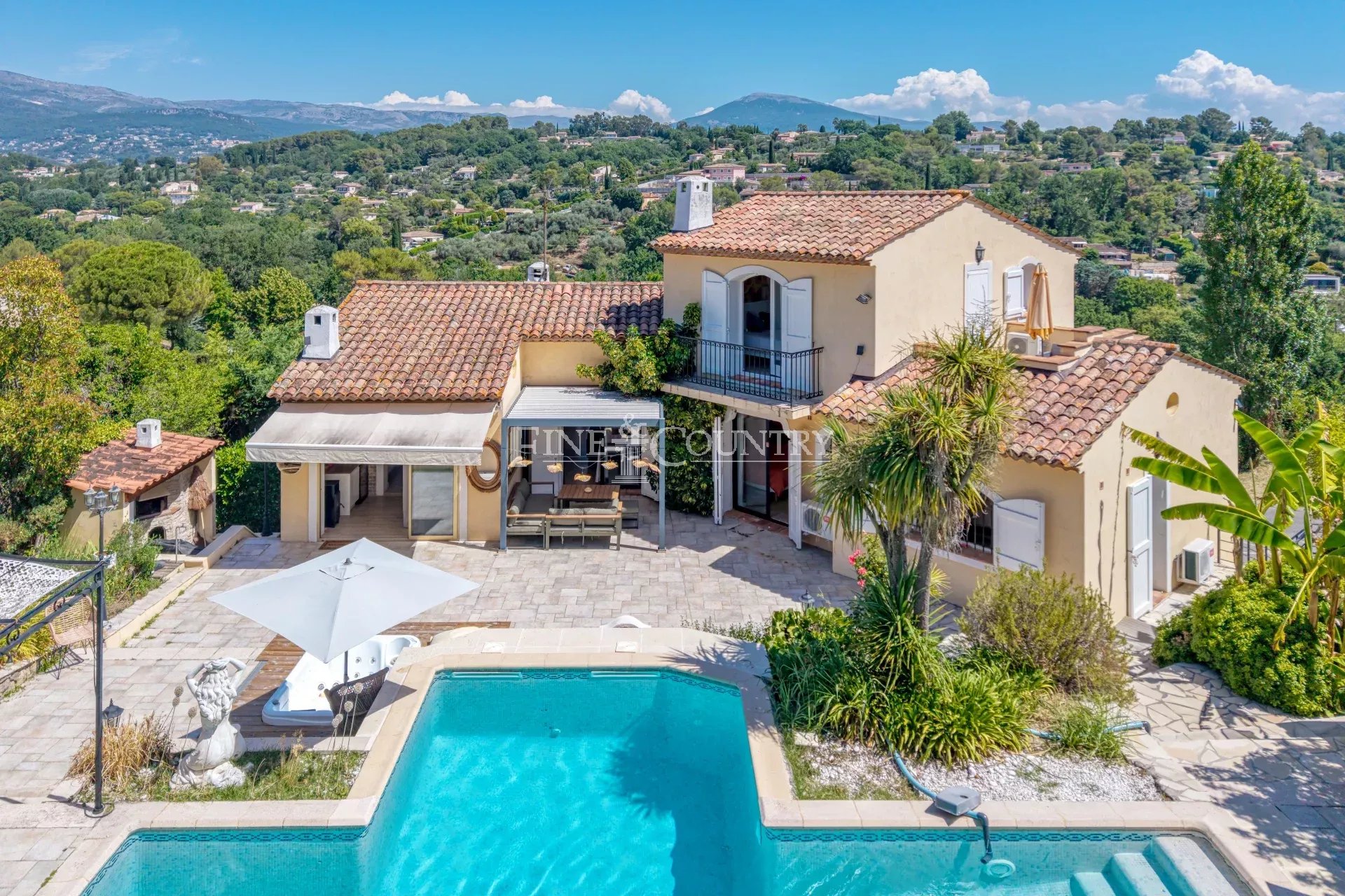 Photo of For sale  Villa in Valbonne - Panoramic view