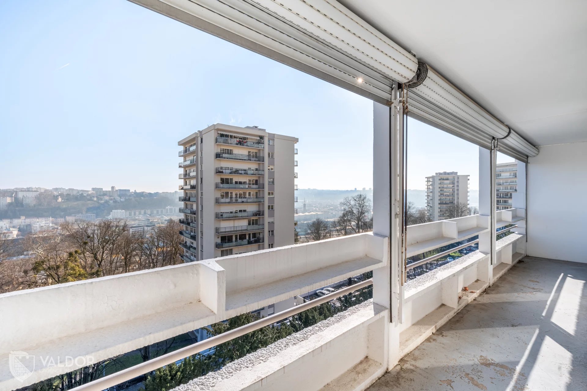 Appartement T3 - dernier étage - vue et grand balcon