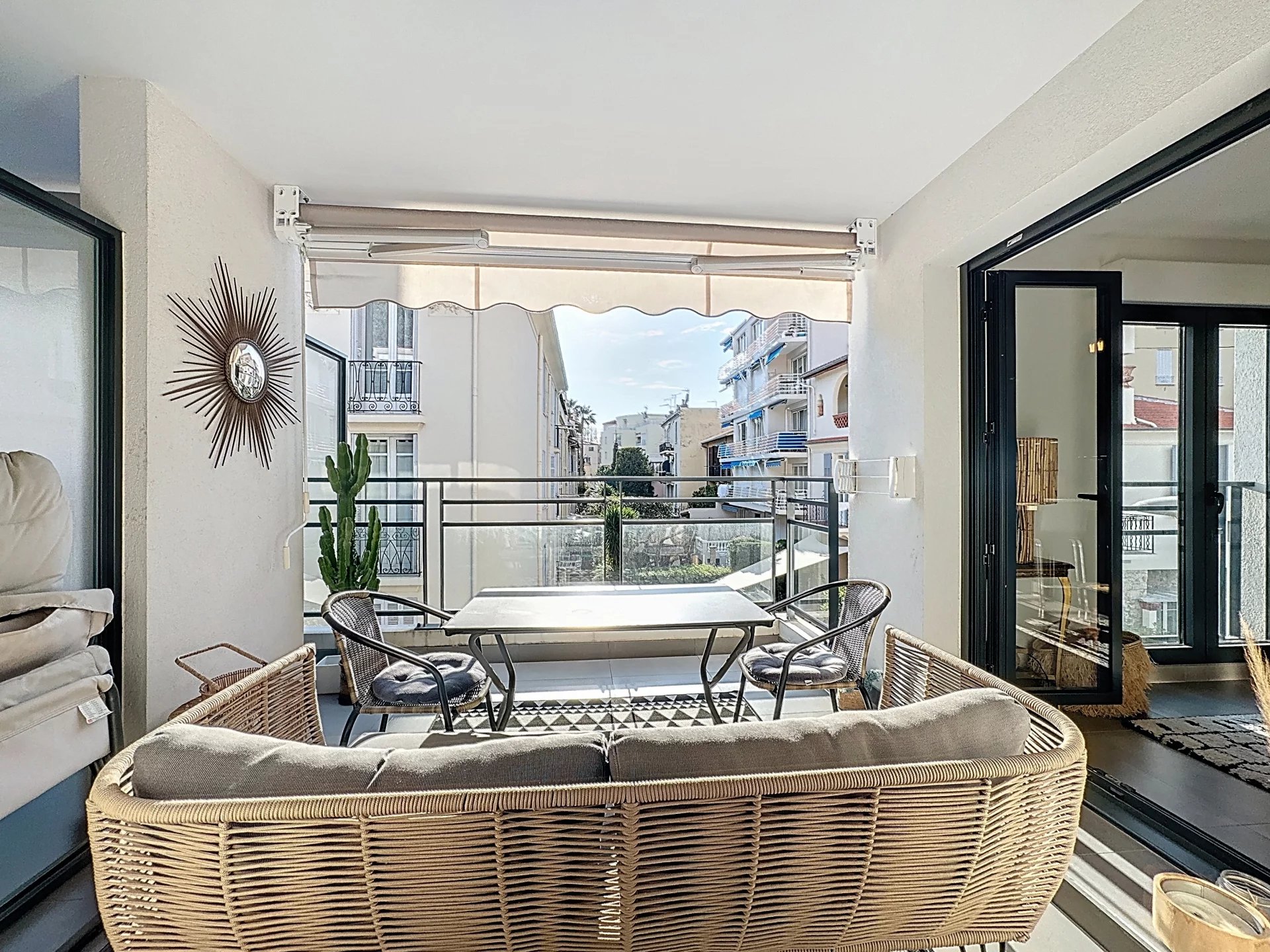 CANNES FORVILLE GRAND 2P TERRASSE