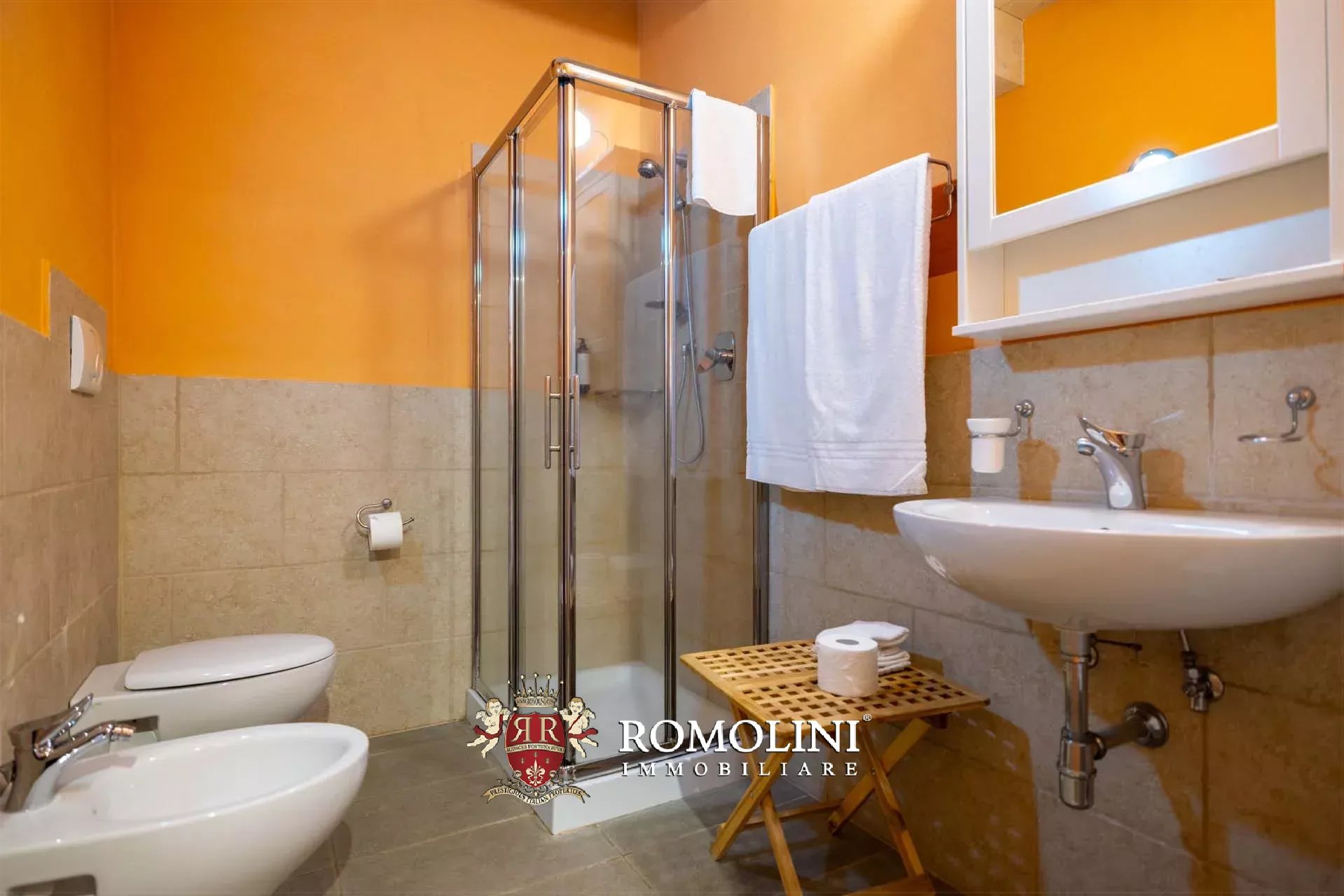 LUXUSANLAGE MIT 19 WOHNUNGEN IN DER TOSKANA, VAL D'ORCIA