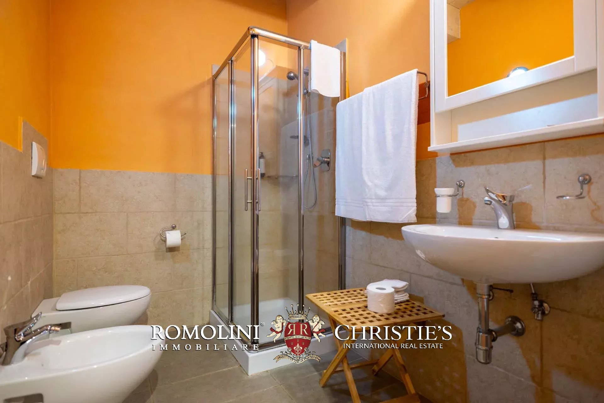 LUXUSANLAGE MIT 19 WOHNUNGEN IN DER TOSKANA, VAL D'ORCIA