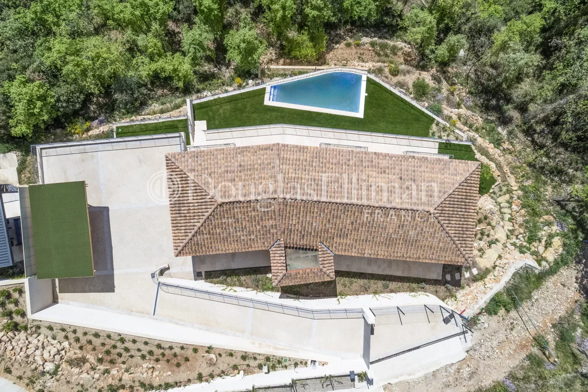 CABRIS : Exceptionnelle villa neuve avec vue mer - Image nᵒ3