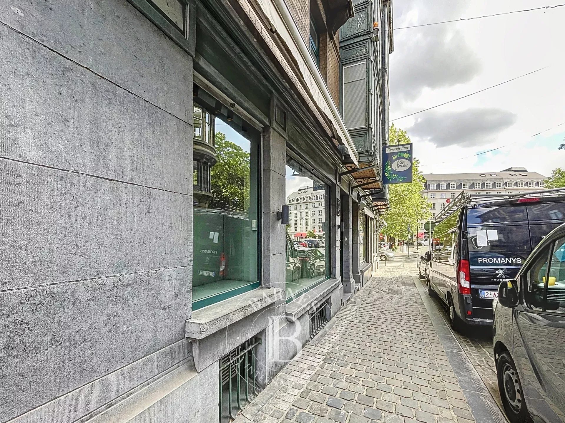 Sablon- Immeuble commercial à rénover à vendre