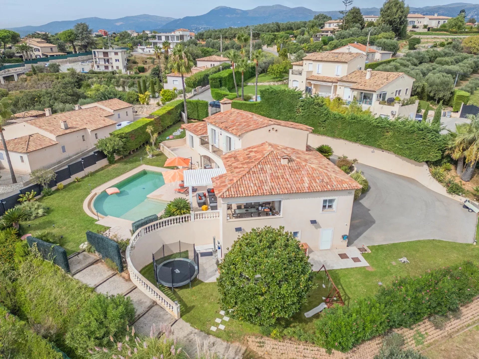 Villa avec piscine aux prestations haut de gamme