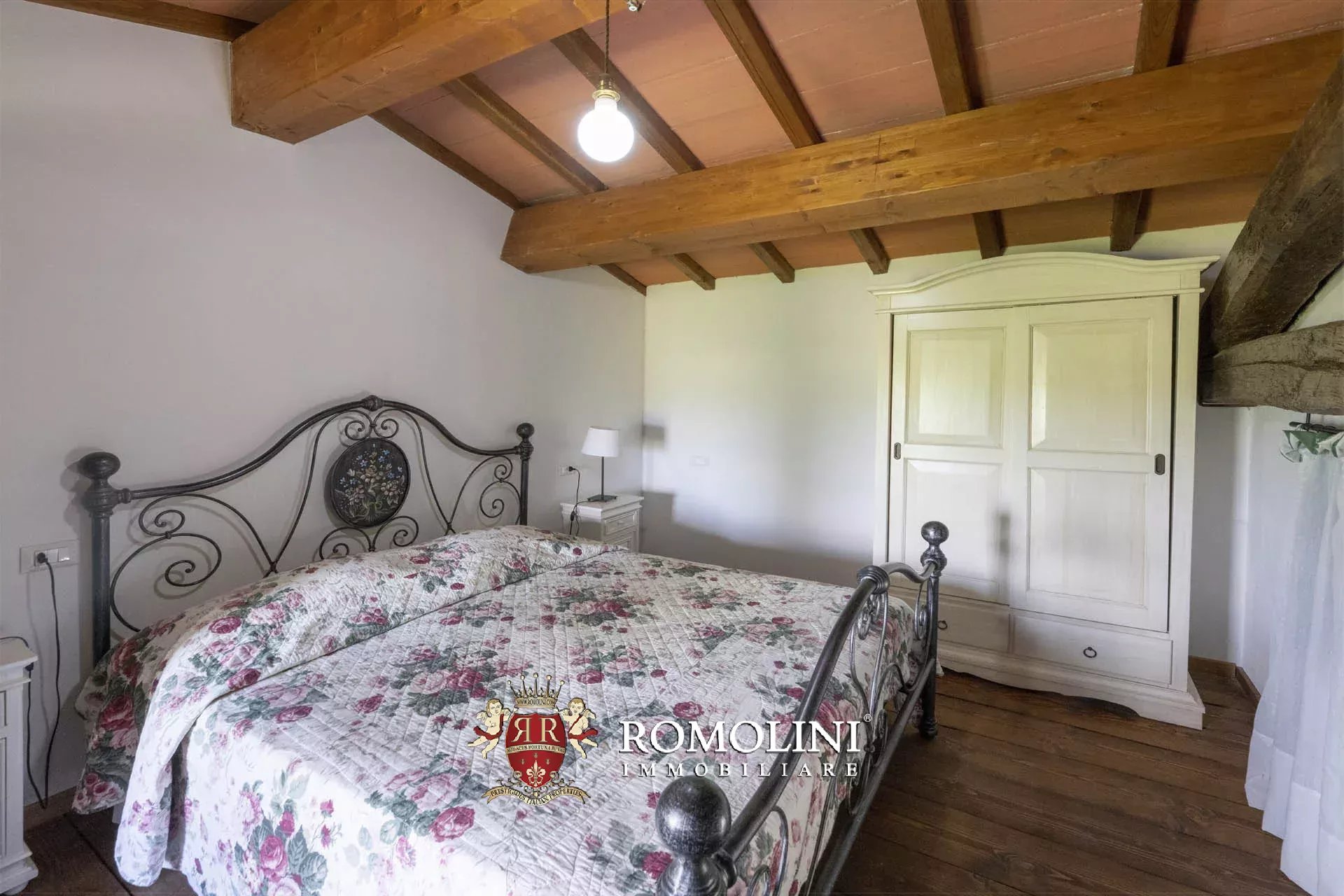 34 Bedroom Vineyard's Image 84