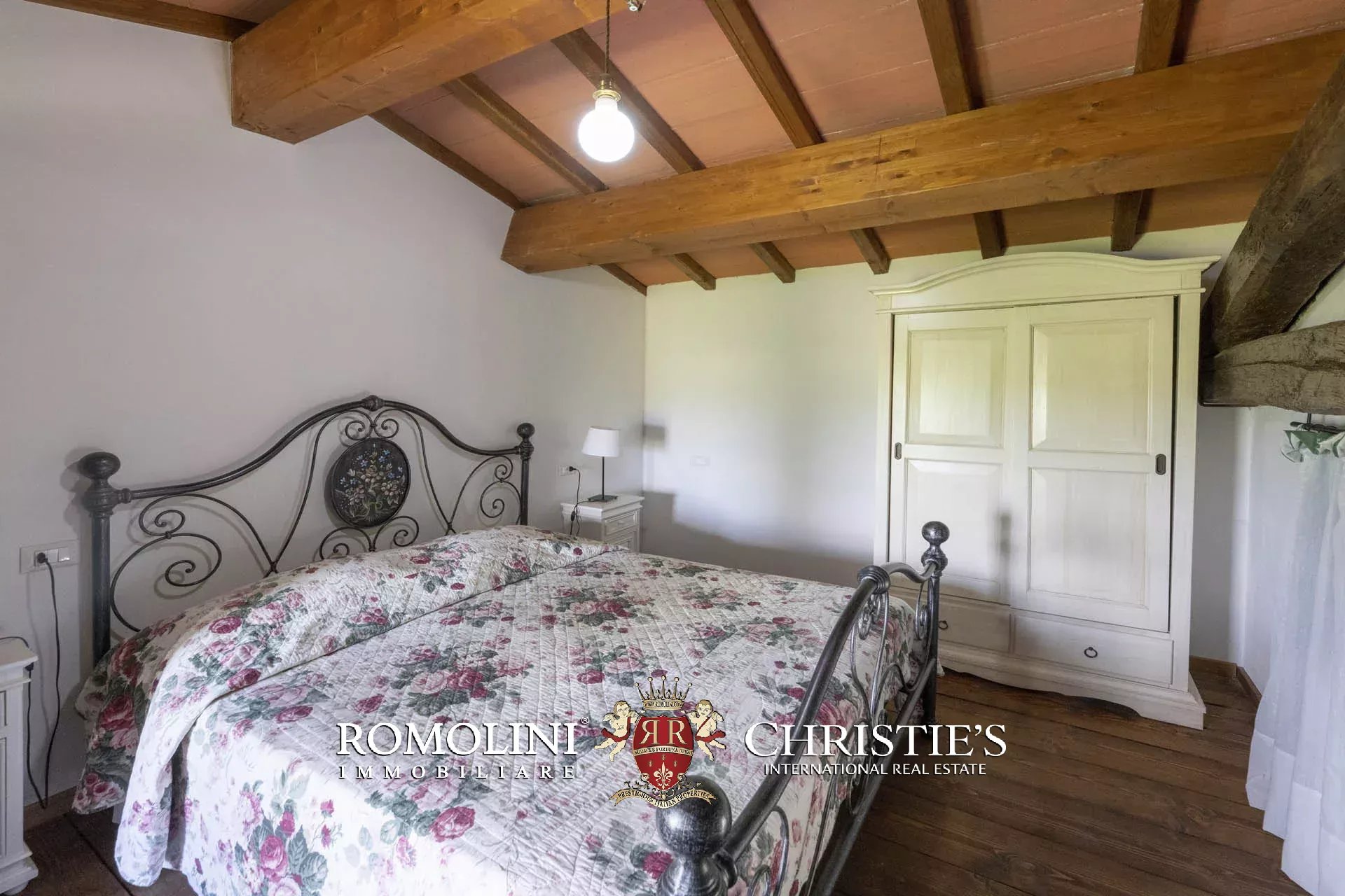 34 Bedroom Vineyard's Image 84