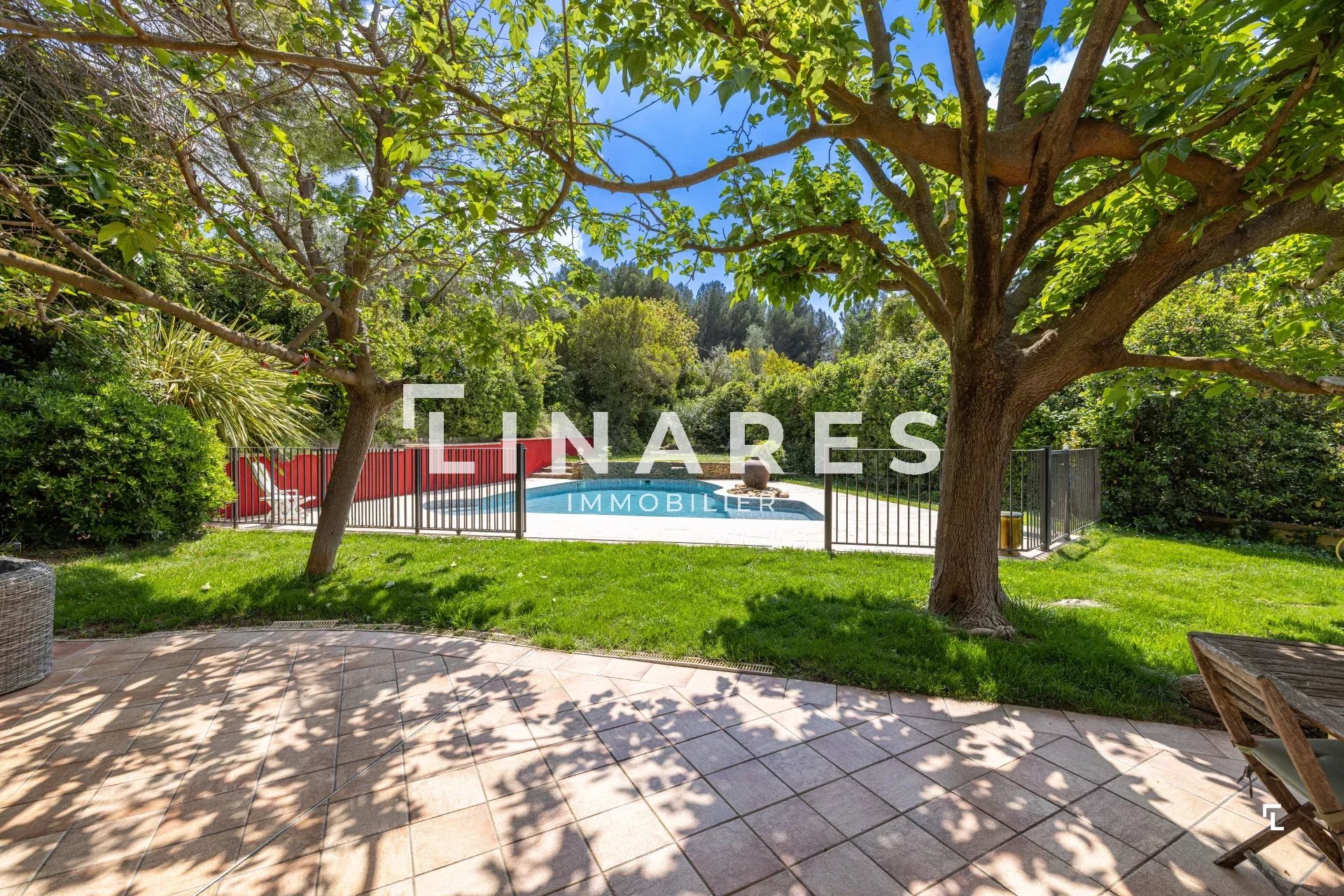 SIGNATURE - Villa 265m² (Sous-sol aménagé 62m²) - Piscine - Garage 44m²  - Parcelle de 1163m² - 13011 Les Camoins