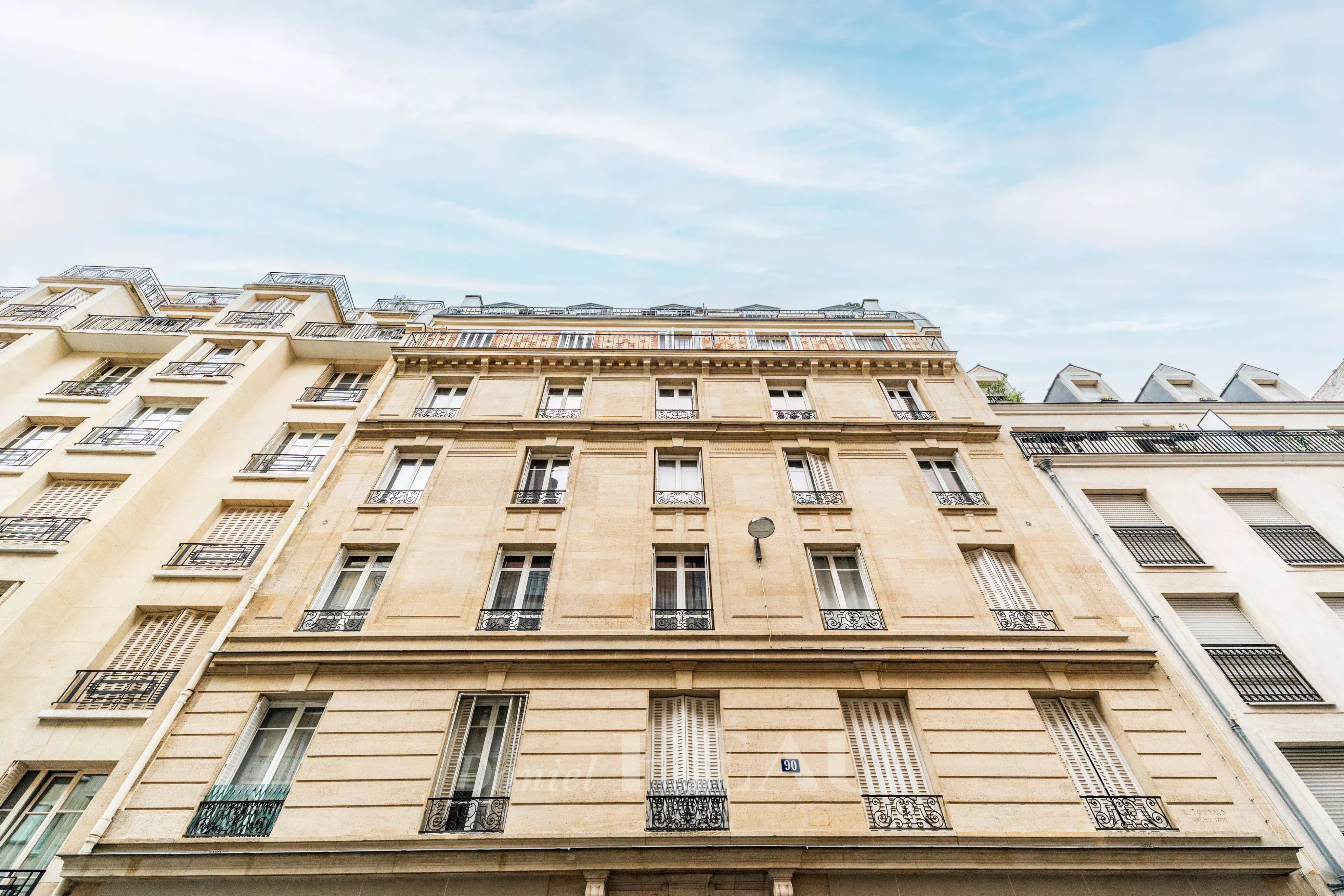 Sale Apartment Paris 16th