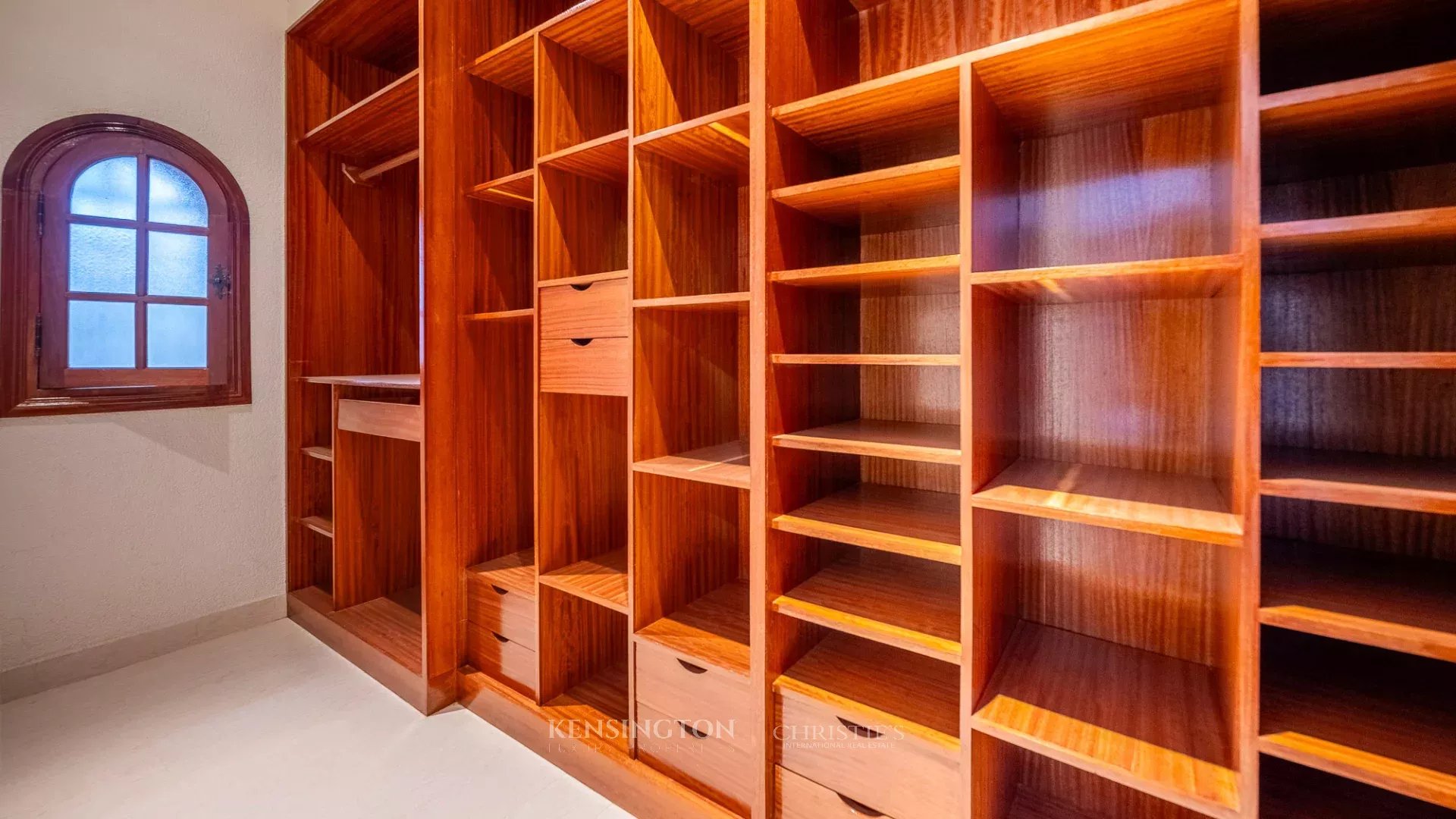 4 Bedroom Villa/Townhouse's Image 21