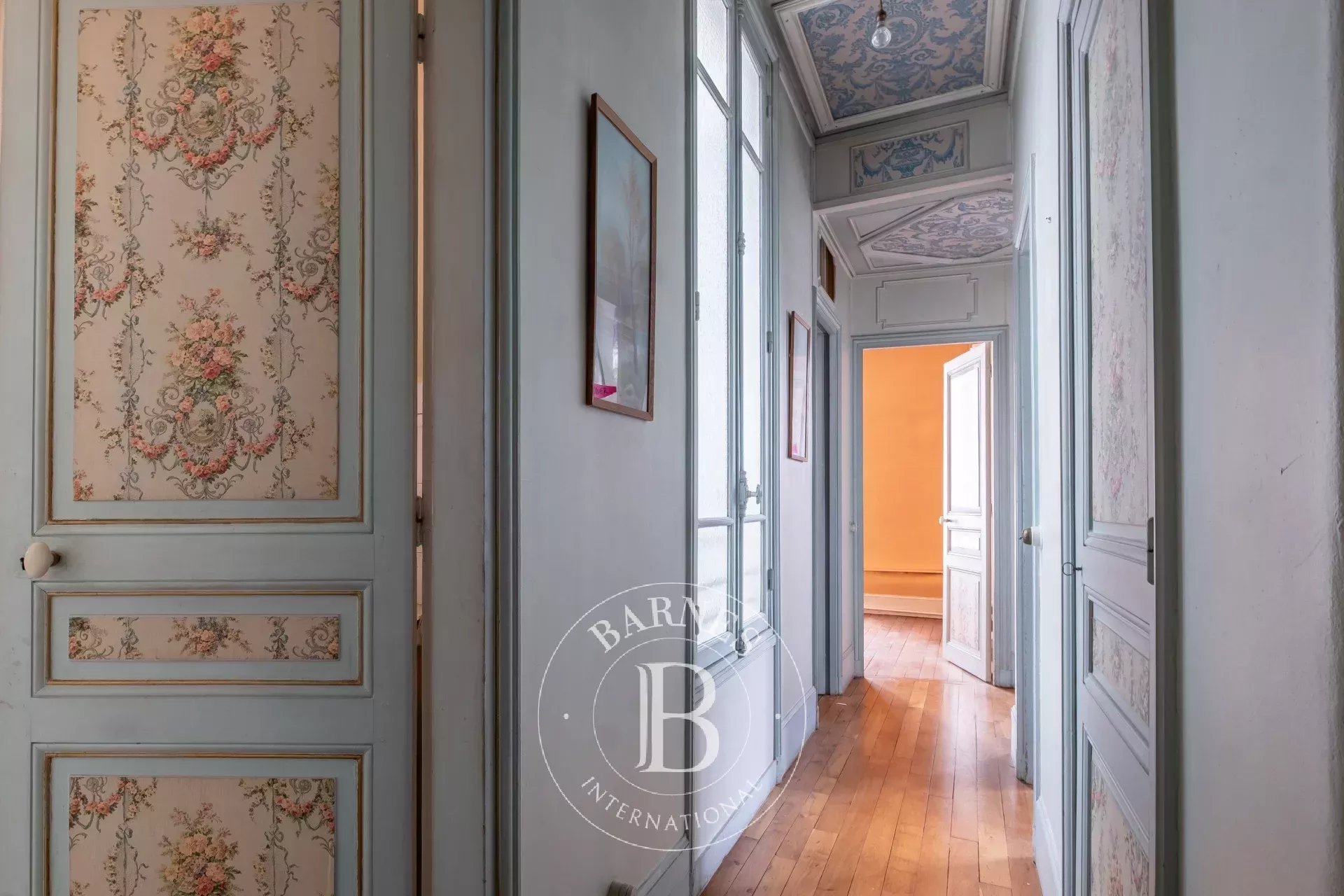 Paris 6 – Quartier Vavin / Jardin du Luxembourg - Appartement de réception et familial – Lumineux – 5ème étage – 4 à 5 chambres - picture 12