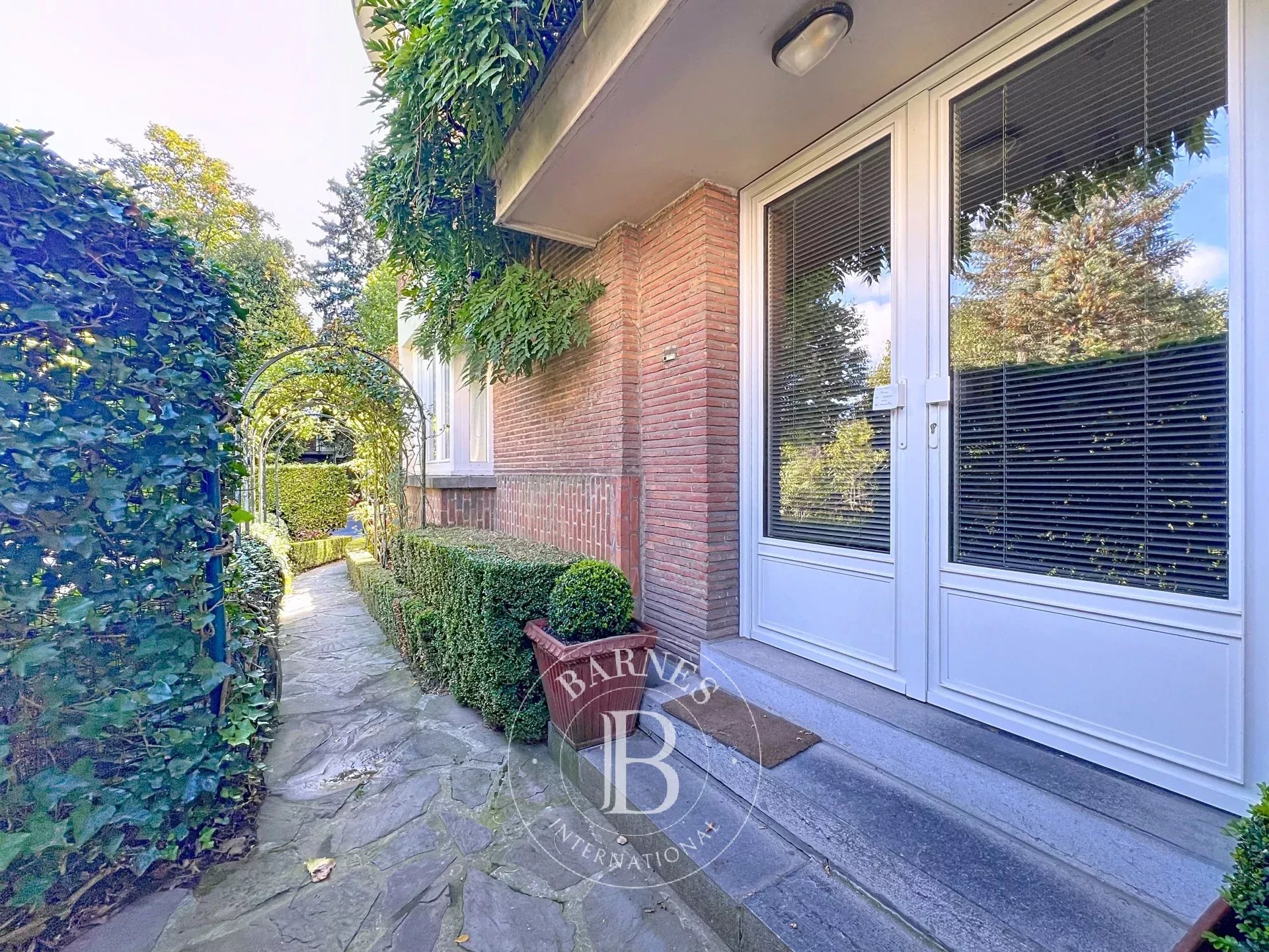 Belle Maison lumineuse avec un très beau jardin et garage