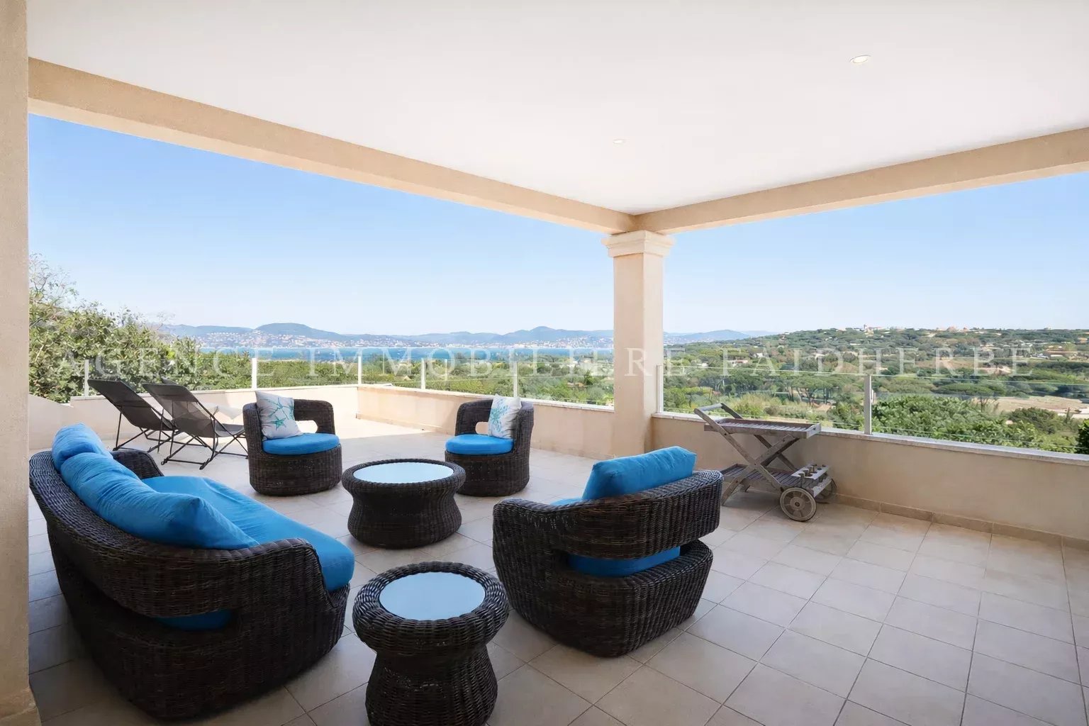 Villa au calme, vue mer et piscine REF 151