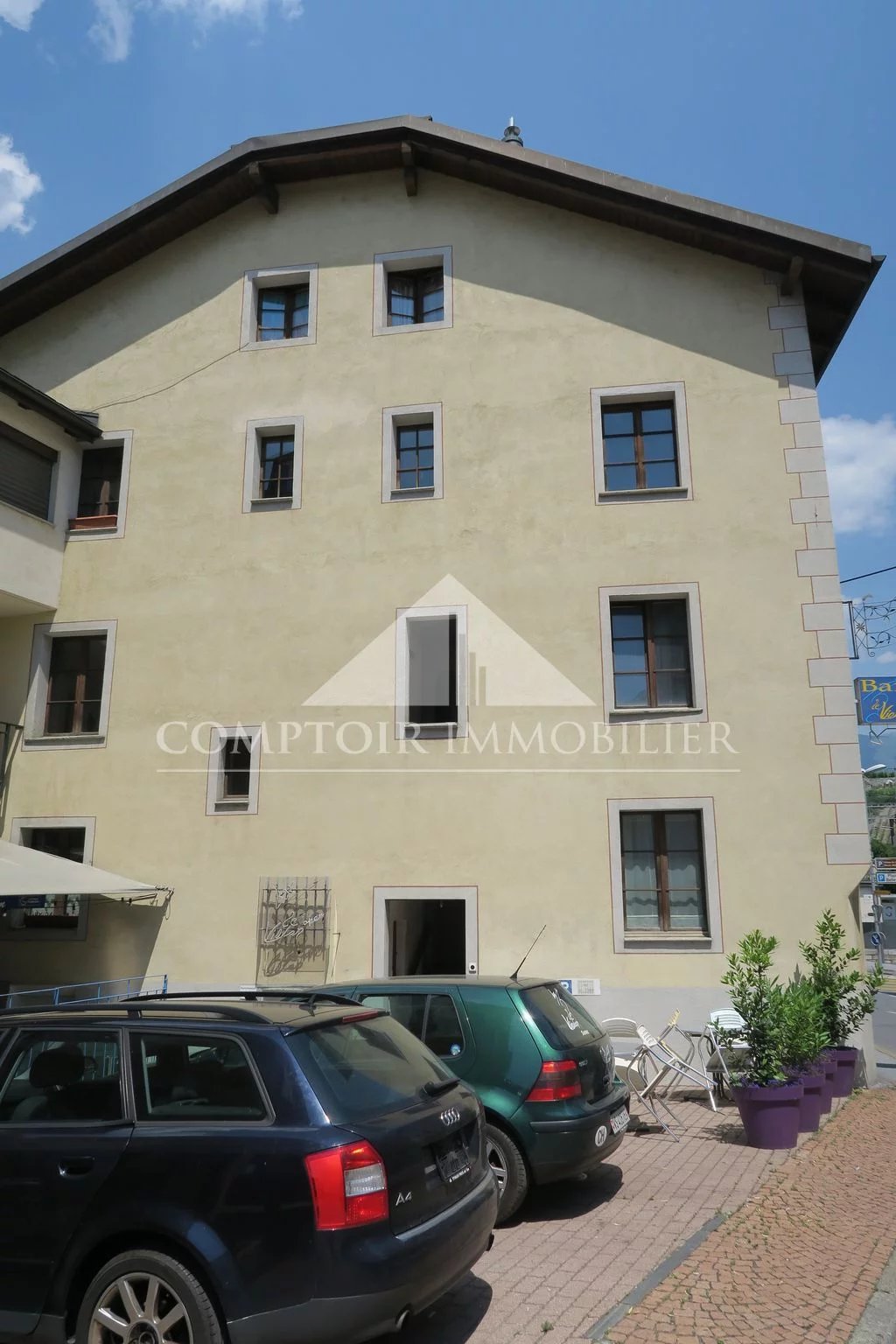 Bel appartement traversant de 3.5 pièces au rez-de-chaussée d’un immeuble récent