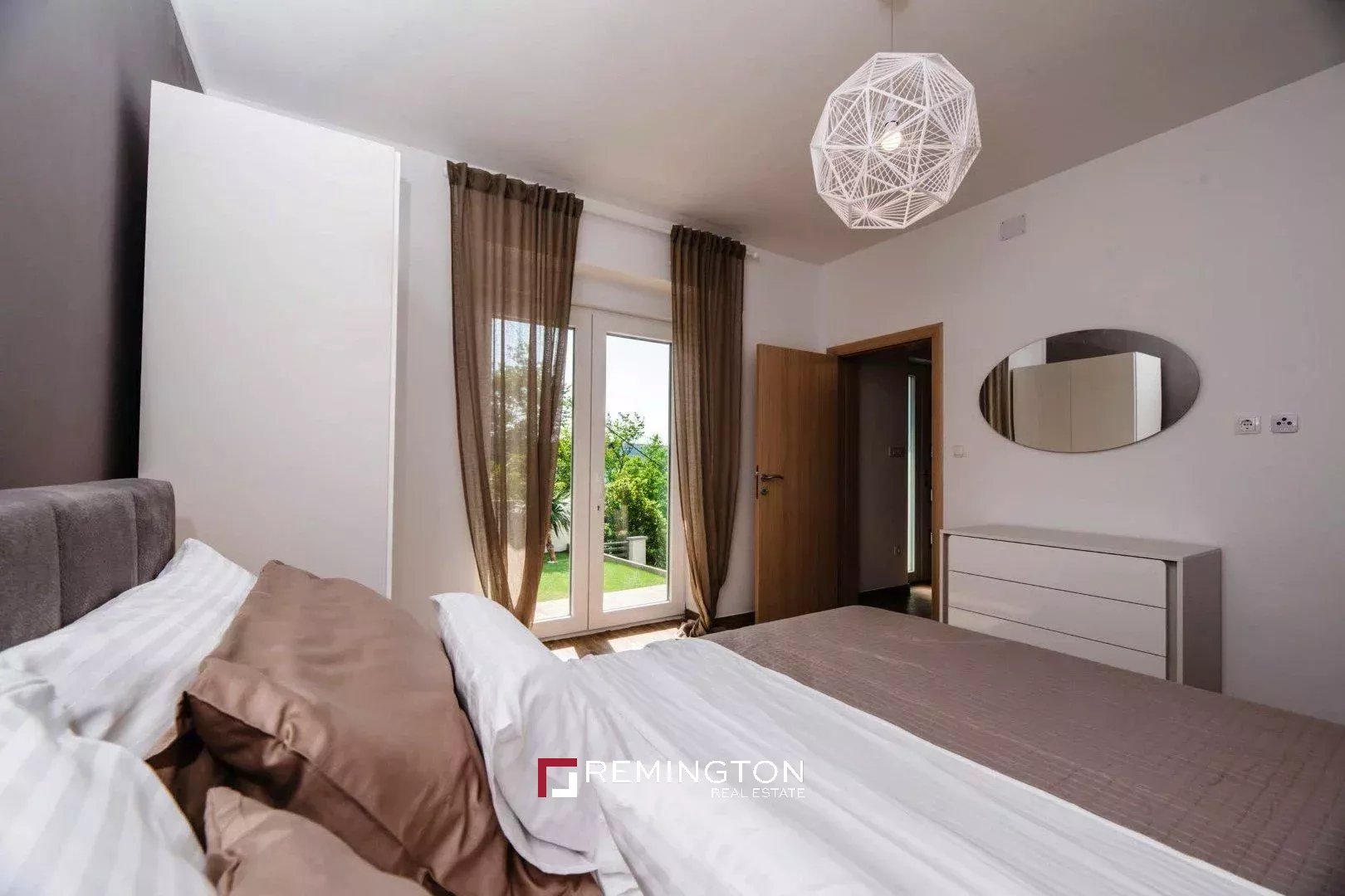5 Bedroom Villa/Townhouse's Image 6
