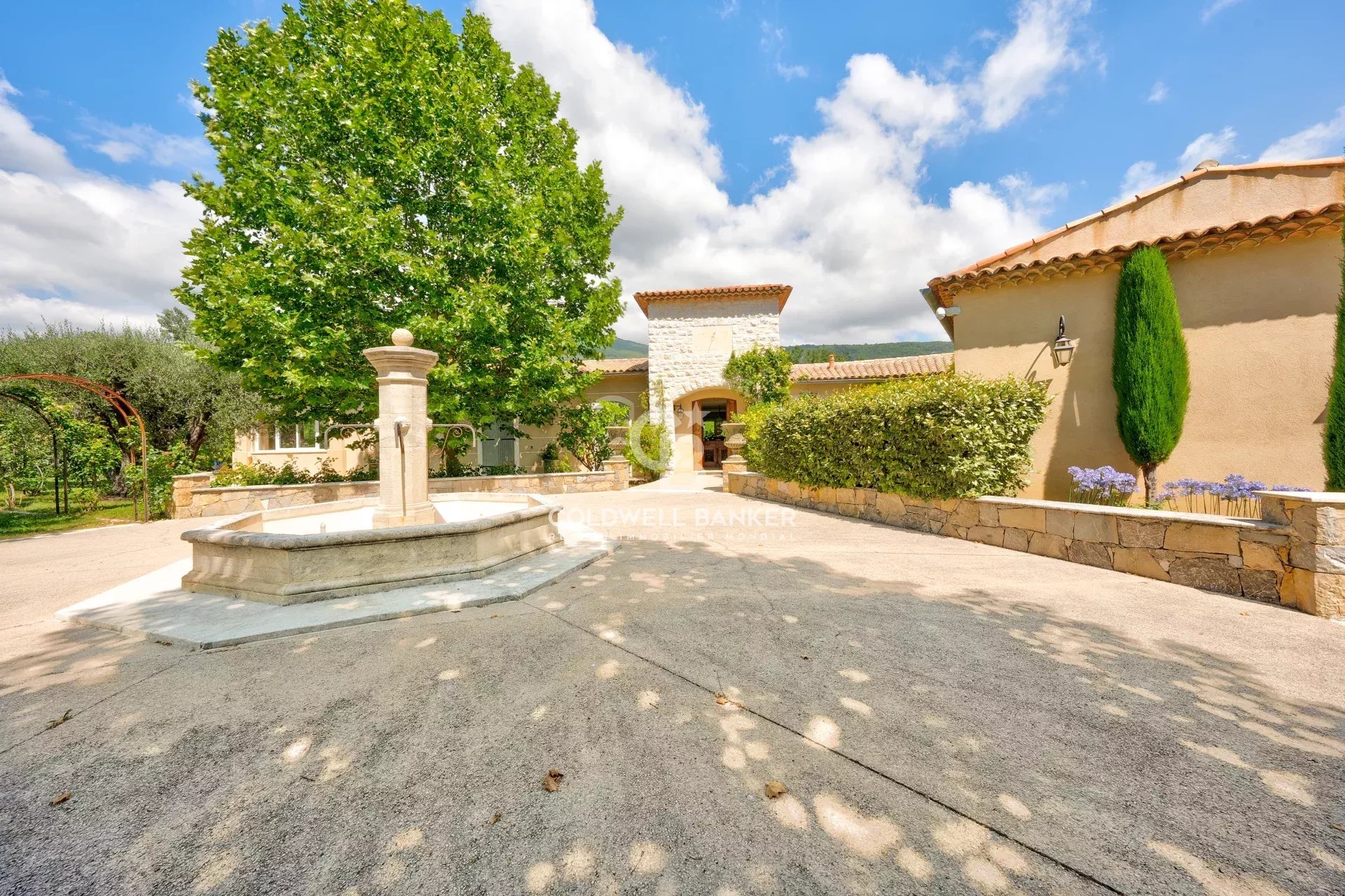 06250 MOUGINS VILLA