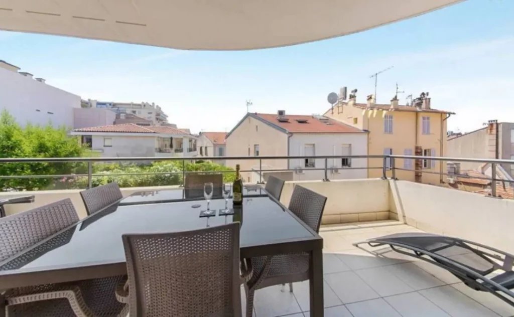 Beach – rue d(Antibes- 3 bedrooms’ apartment in Cannes.