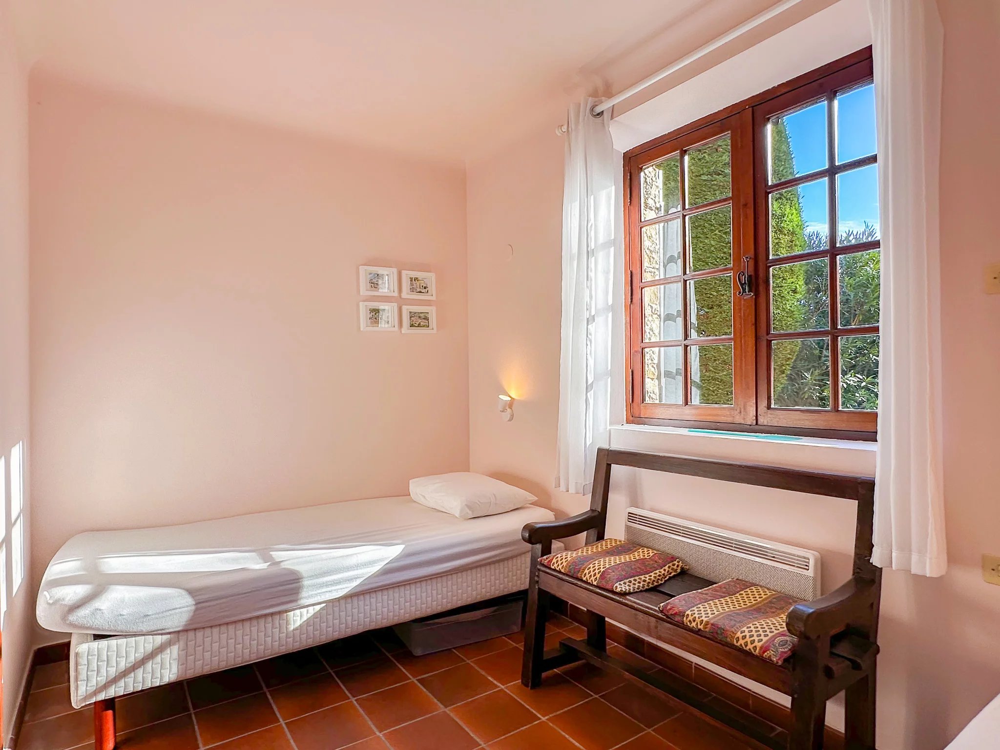 Charmante maison en pierre avec piscine à Seillans