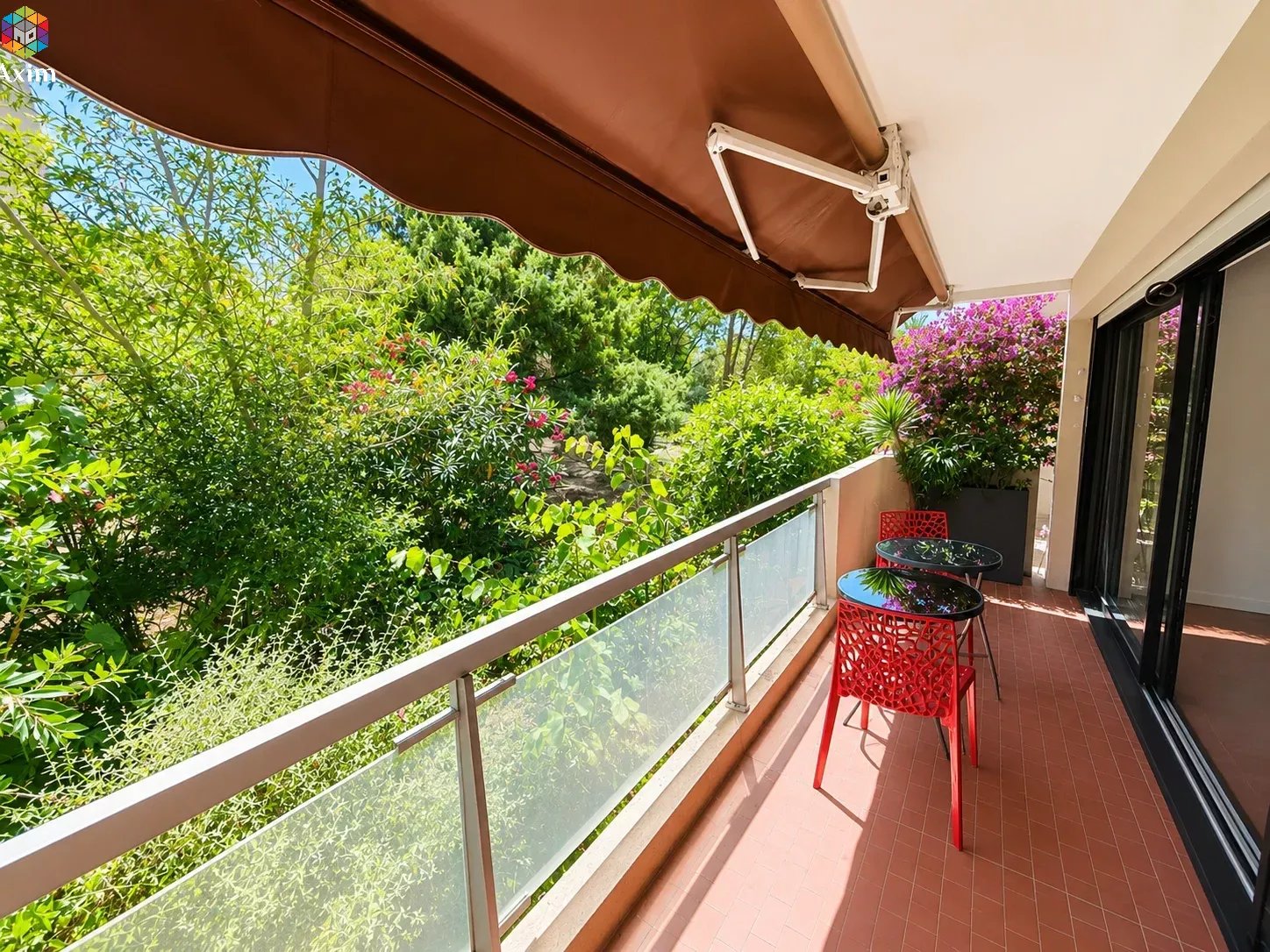 3 pièces entièrement rénové en rez-de-jardin avec balcons, au calme et sans vis-à-vis