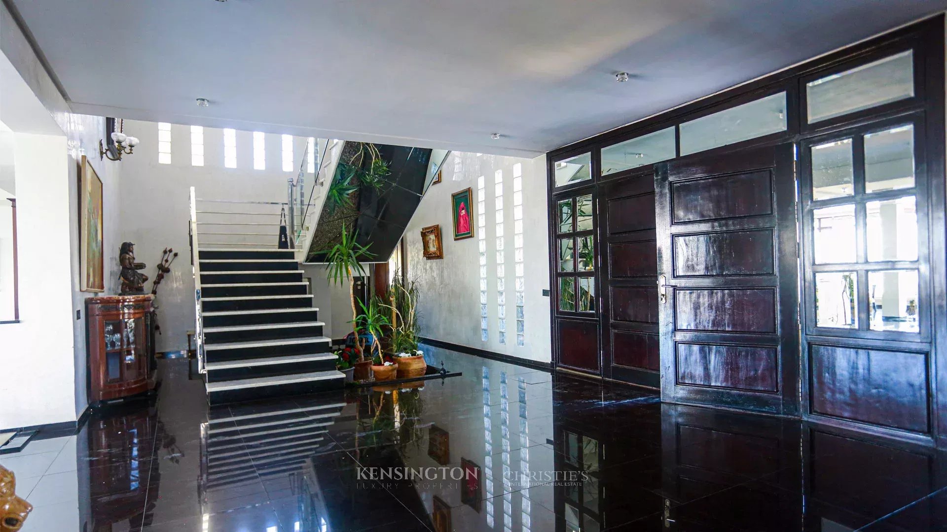 7 Bedroom Villa/Townhouse's Image 7