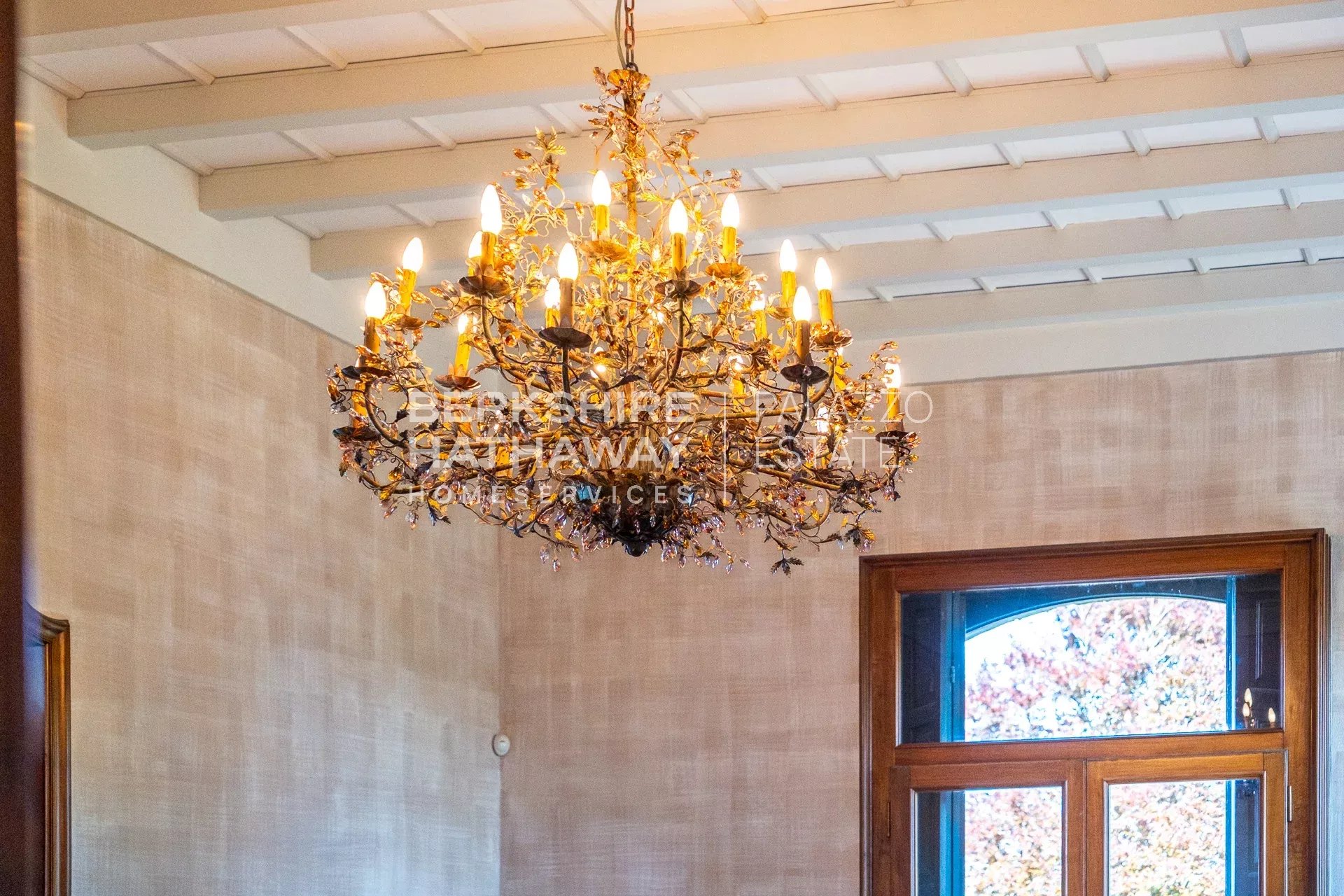 Historic Panoramic Villa with Botanical Park and Lake View