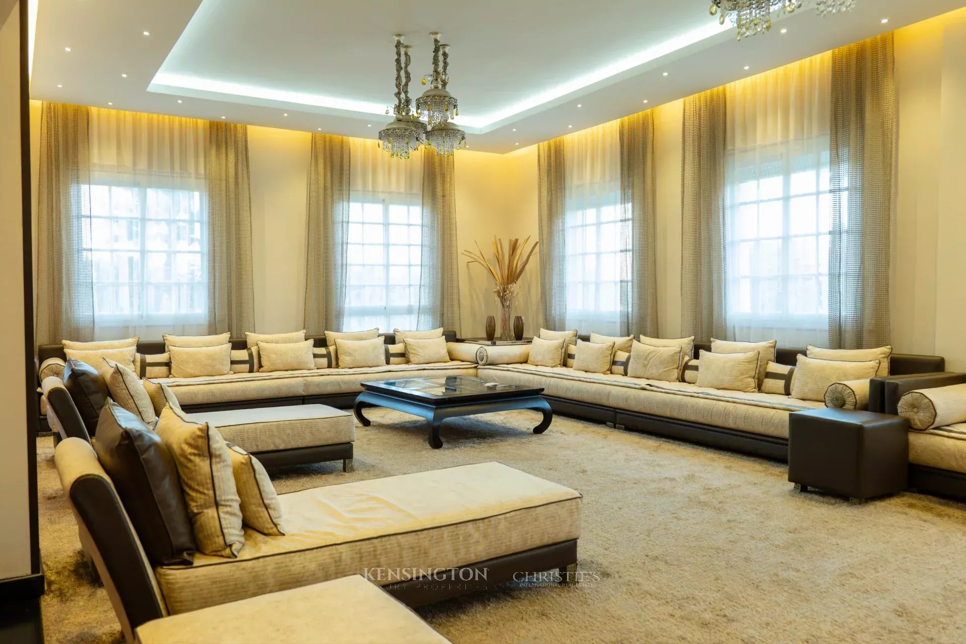 5 Bedroom Villa/Townhouse's Image 4