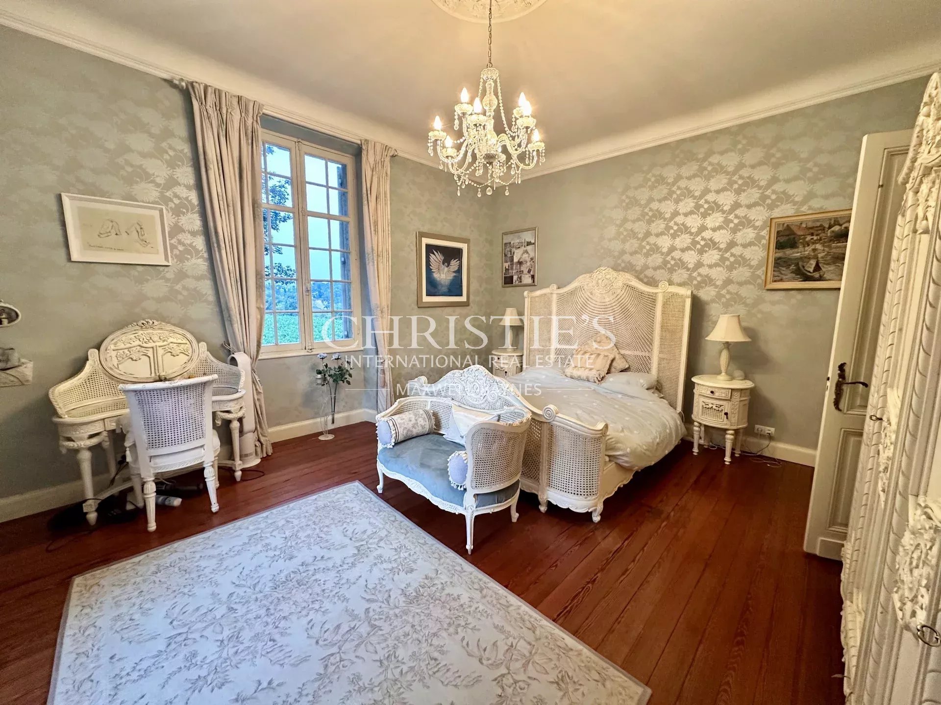 4 Bedroom Chateau's Image 18