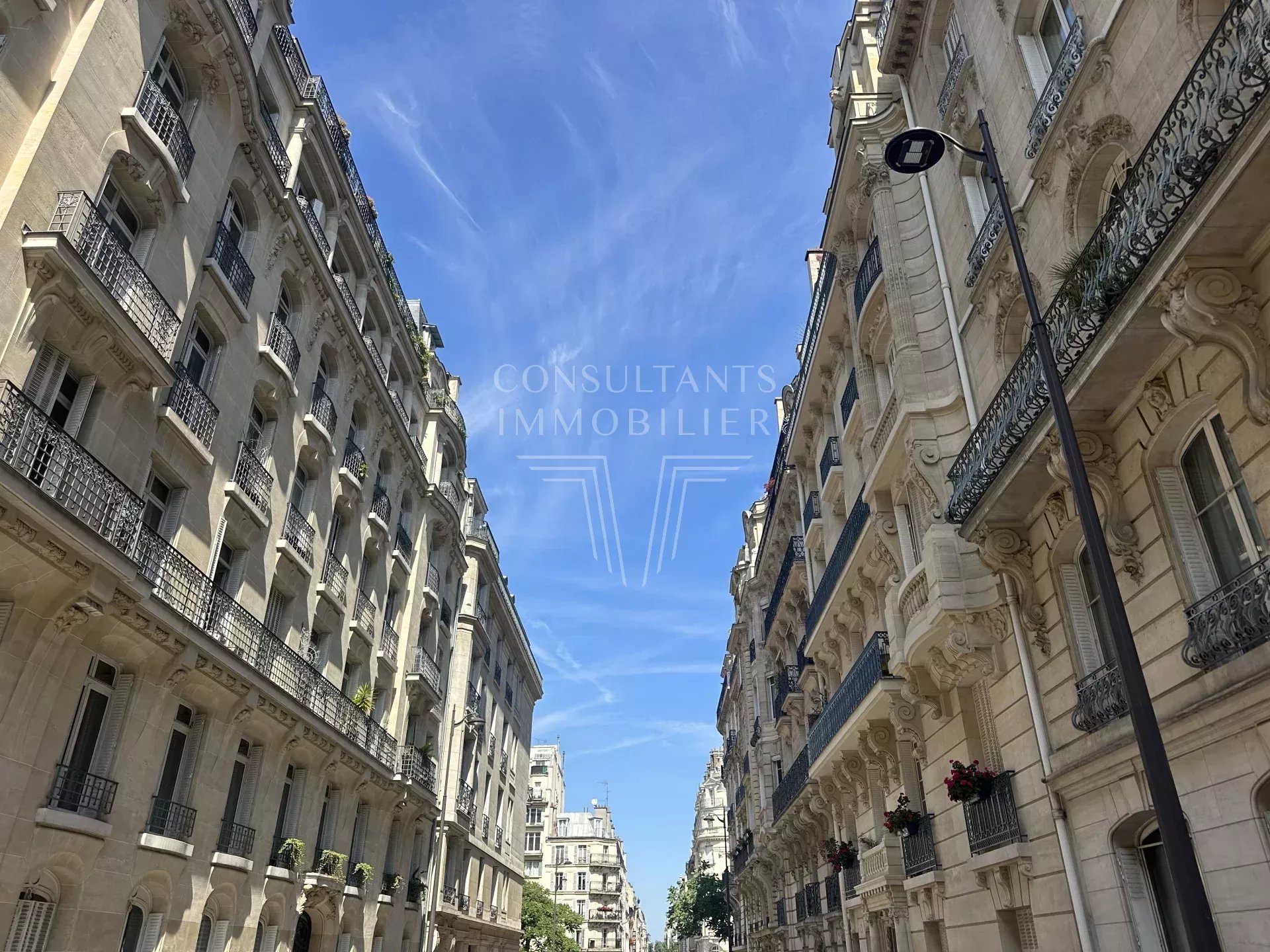 PLAINE MONCEAU - APPARTEMENT FAMILIAL - 4e ÉTAGE