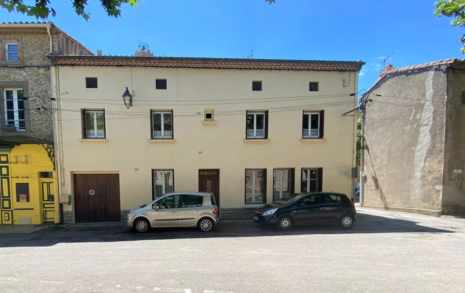 Charming village house with large terrace and garage in Minervois village