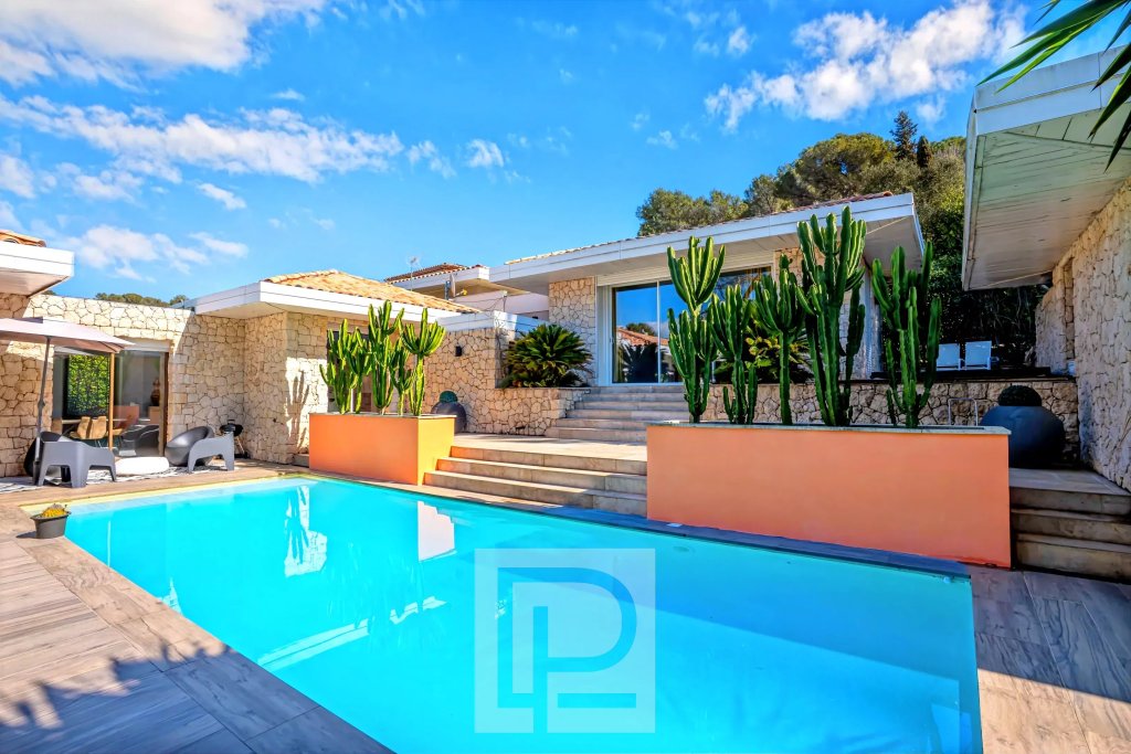 Villa for sale in Vallauris — Californian villa - Near Mougins