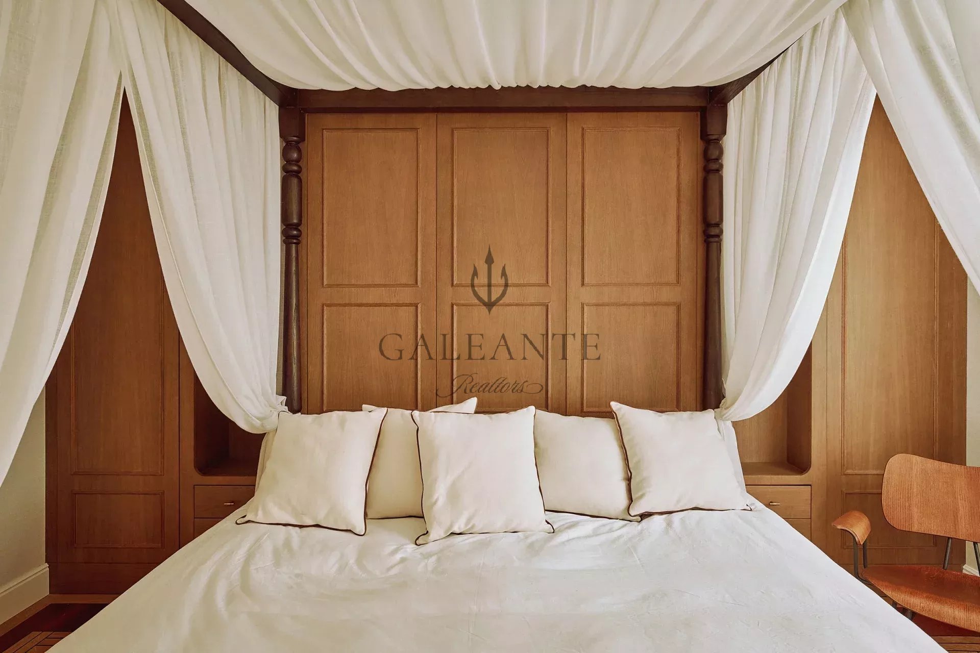 ICONIC CIRCULAR LIVING IN SALAMANCA: 427 M² CORNER RESIDENCE WITH CINEMA & GYM - Image 4