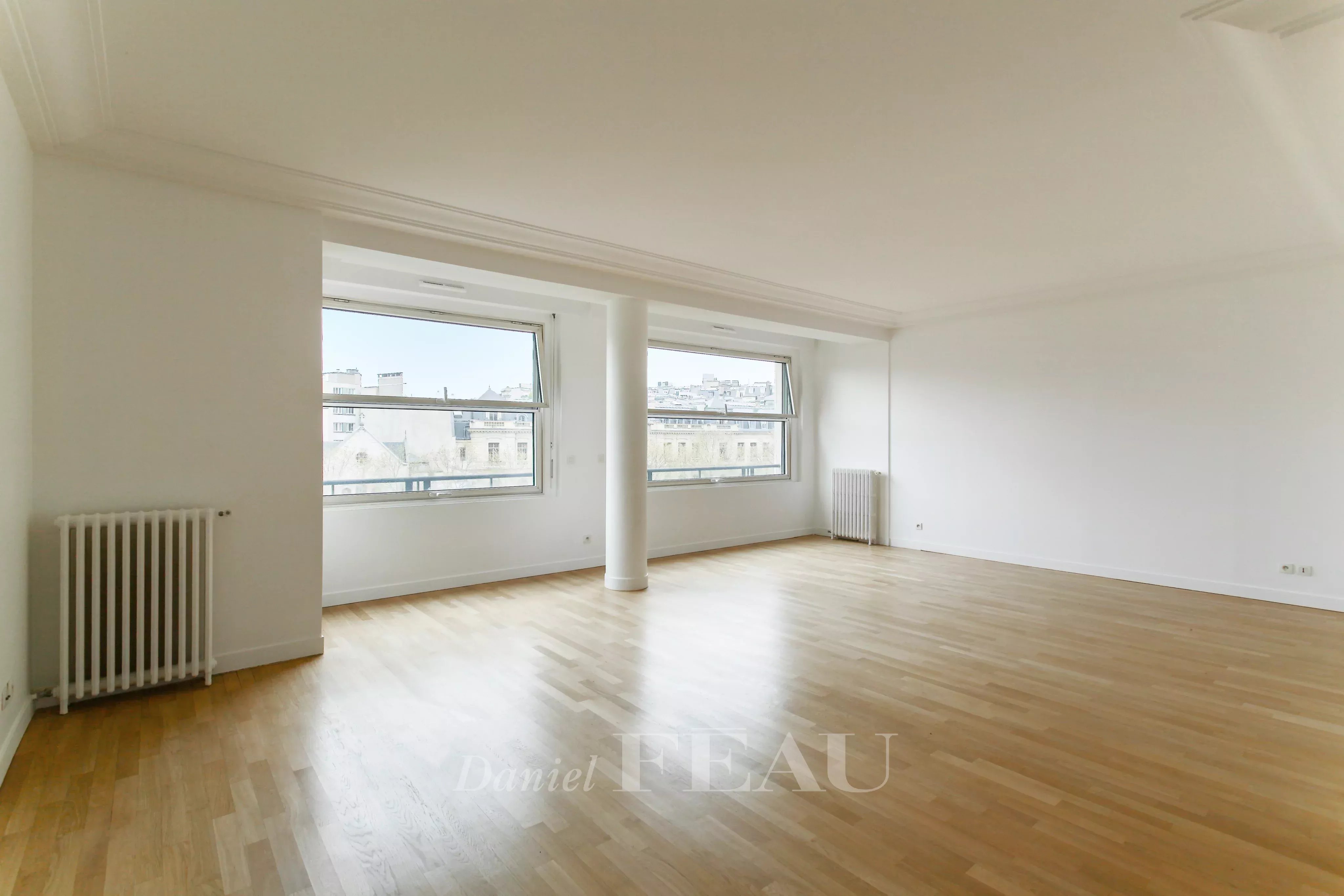 Sale Apartment Paris 8th