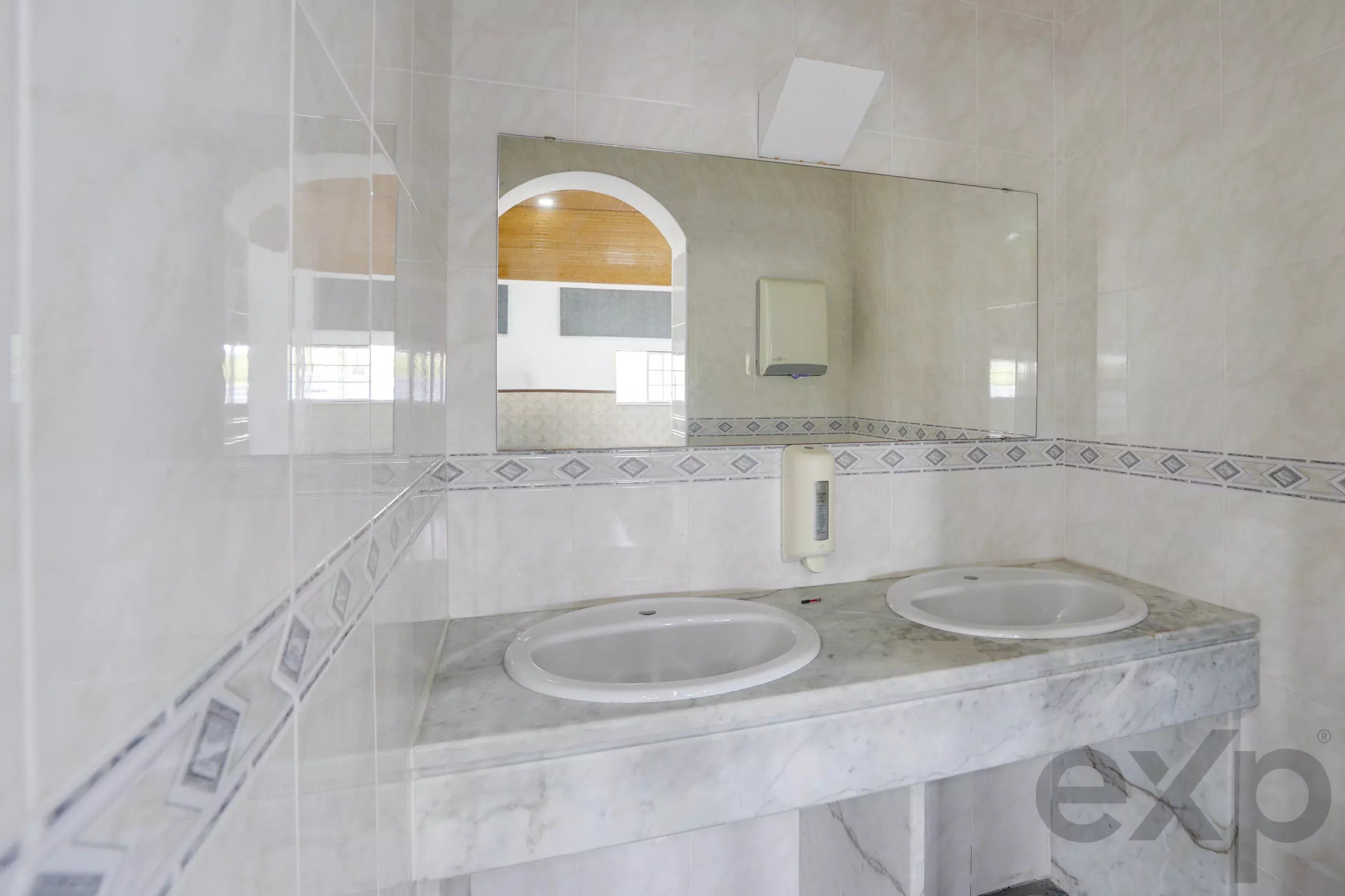 A dos Cunhados - Commercial farm with a plot of land measuring 9630 square meters 87016840 image 21